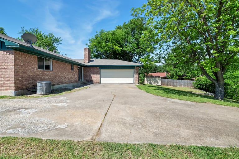 Photo 28 of 29 - 429 Kathy Dr, Desoto, TX 75115