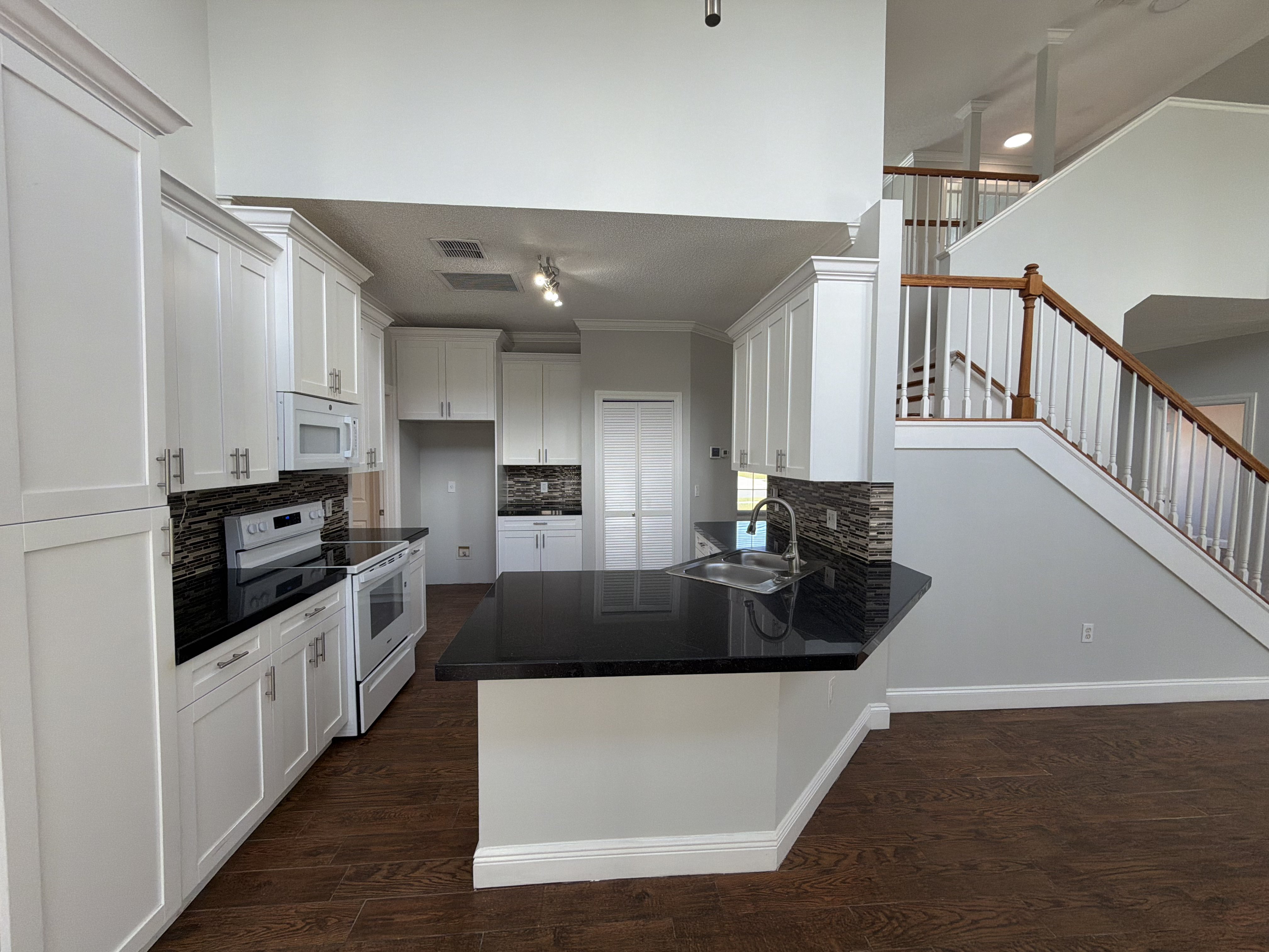 Photo 2 of 57 of 2541 Jasmine Trace Dr, Kissimmee, FL