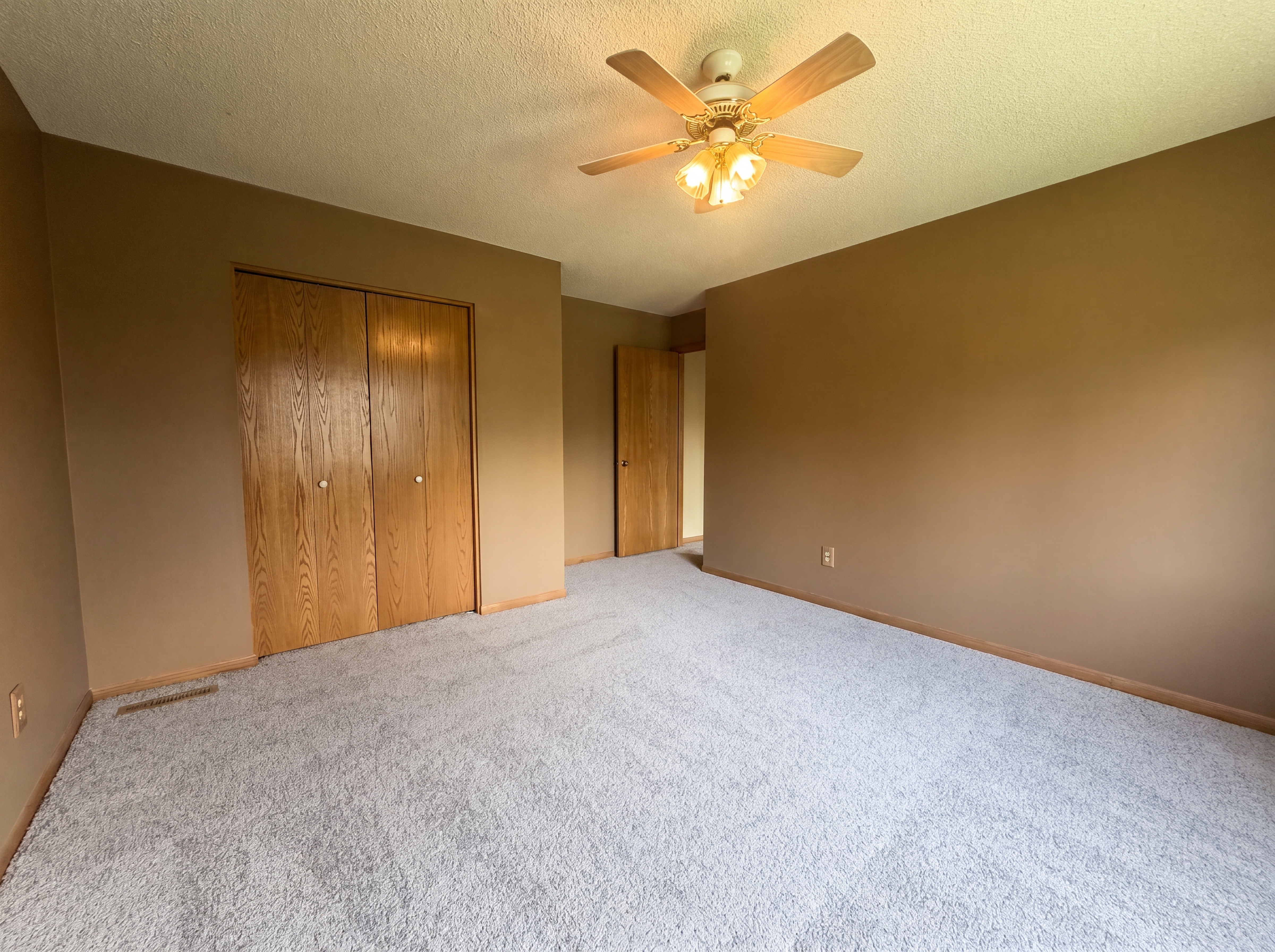 Photo 17 of 26 of 9394 71st Bay S, Cottage Grove, MN