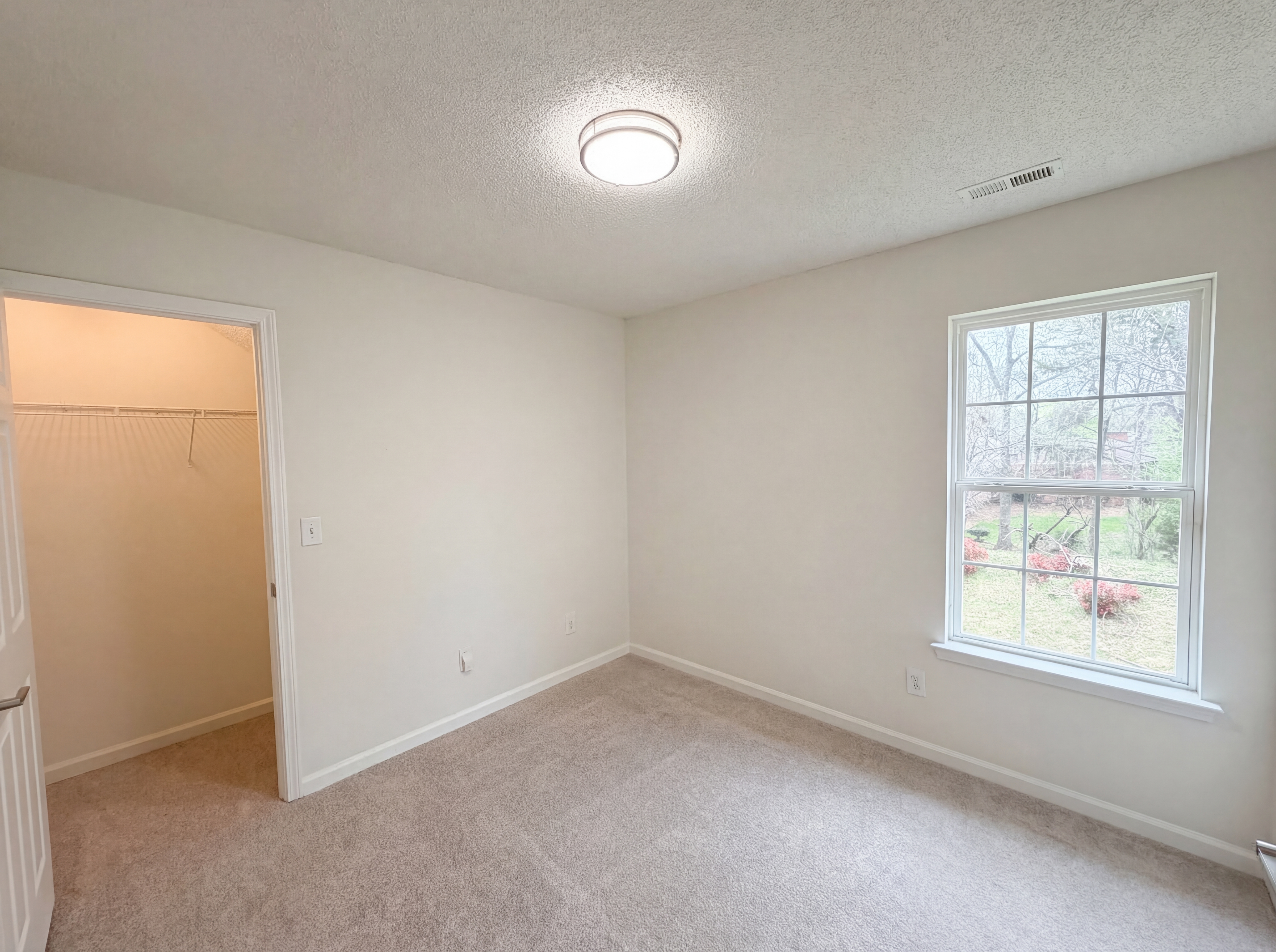 Photo 10 of 24 of 11037 Wyndham Pointe Dr, Charlotte, NC