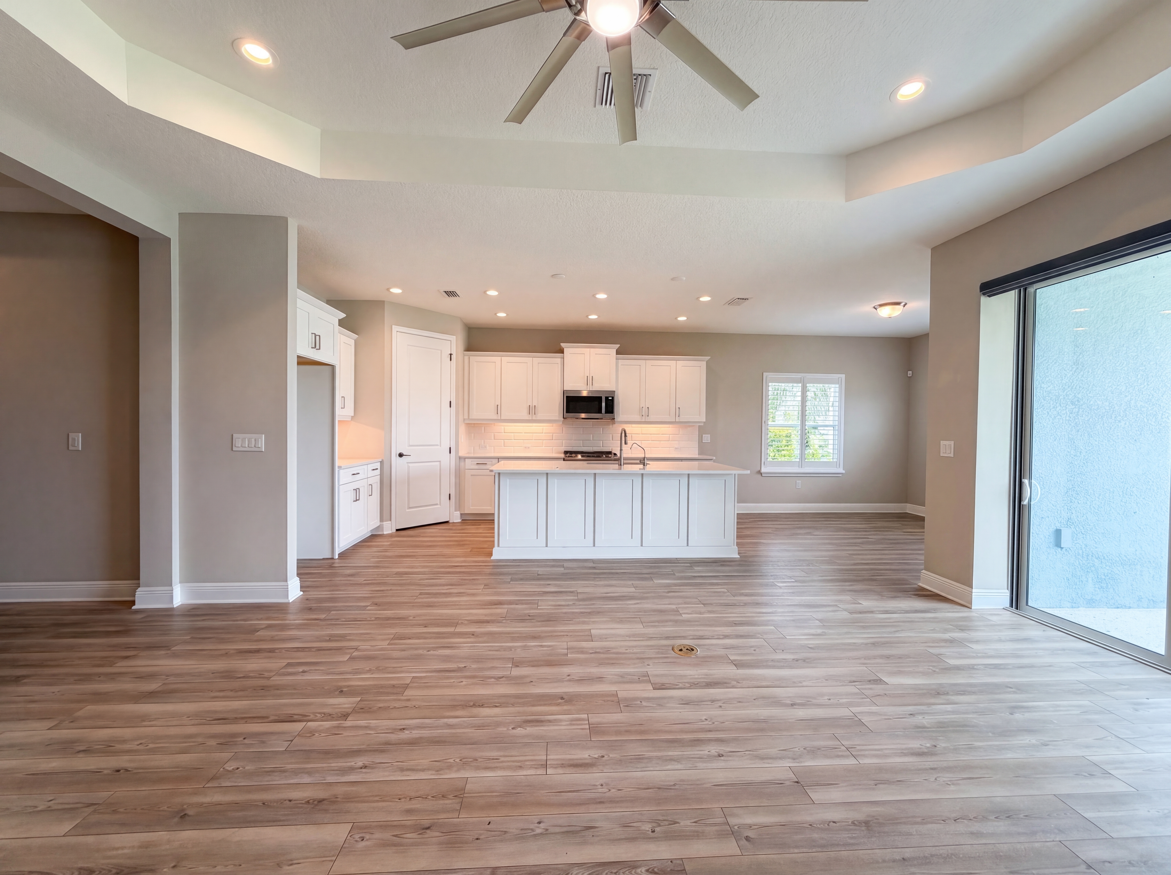 Photo 8 of 34 of 10710 Falling Leaf Ct, Parrish, FL