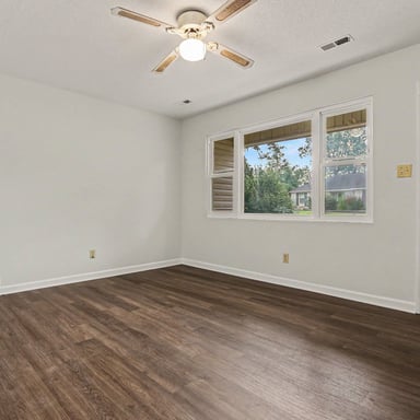 Property photo 3 of 105 Lake Hurst Dr