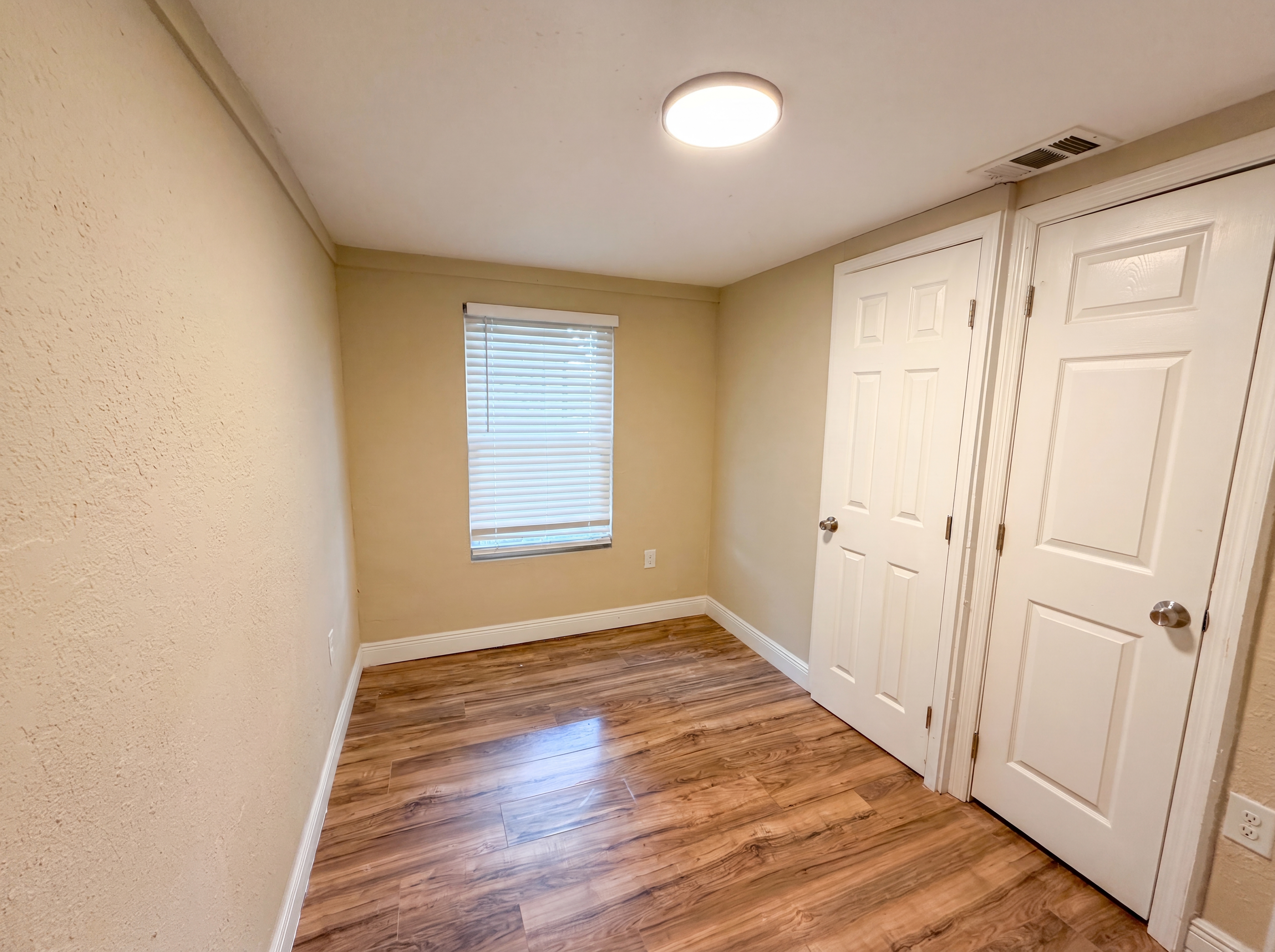 Photo 11 of 23 of 1506 W 16th St, Sanford, FL