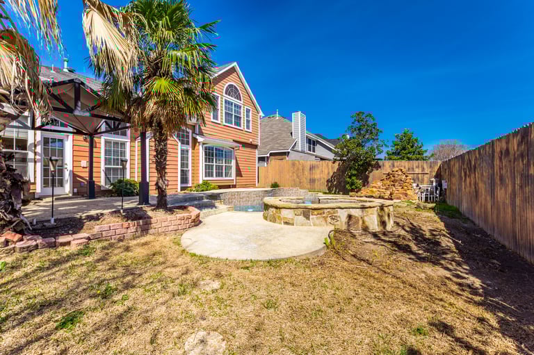 Photo 35 of 36 - 5700 Christy Ln, Haltom City, TX 76137