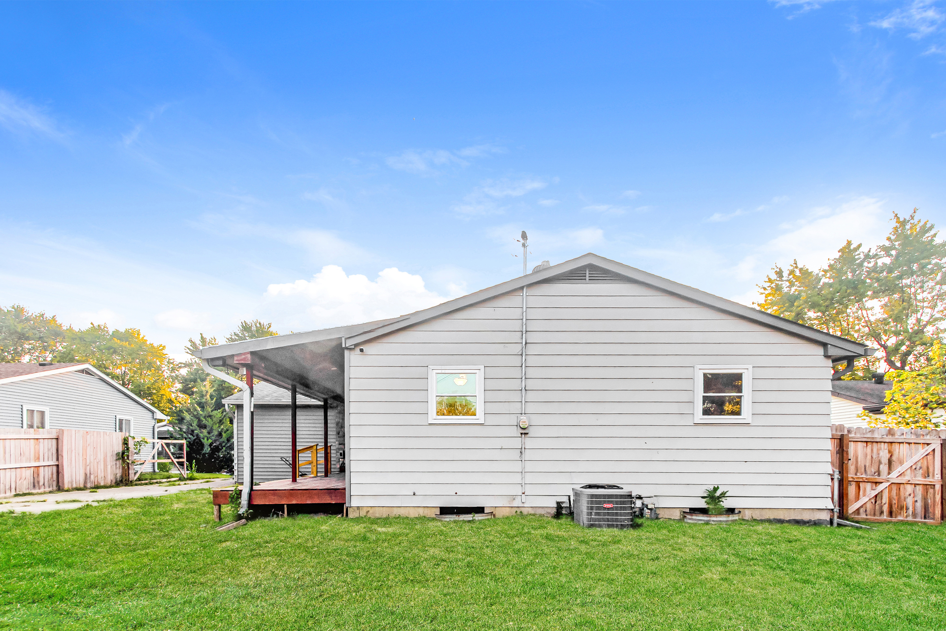 Photo 5 of 22 of 507 Armentrout Ln, Indianapolis, IN