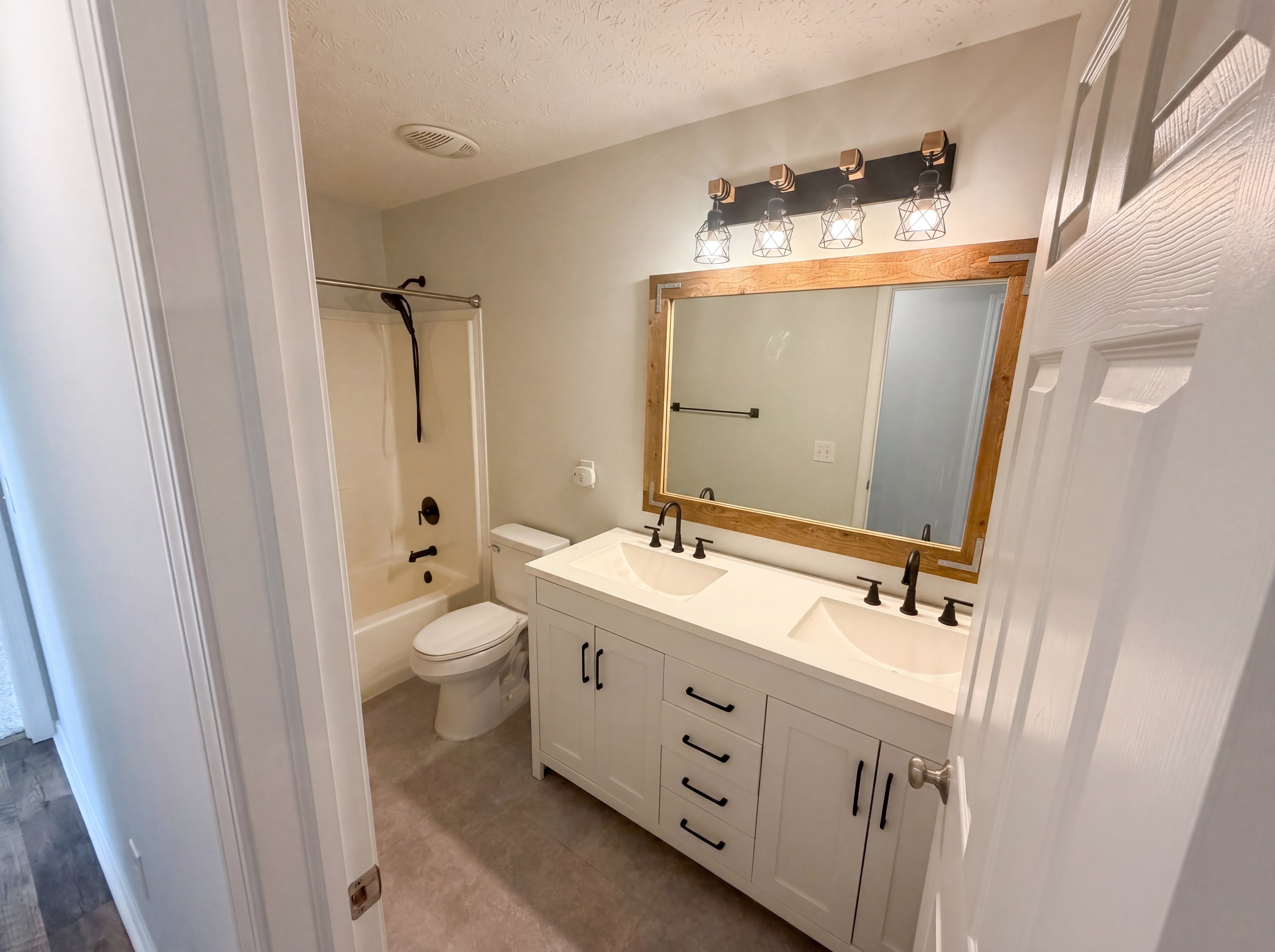 Photo 6 of 27 of 18676 Mill Grove Dr, Noblesville, IN