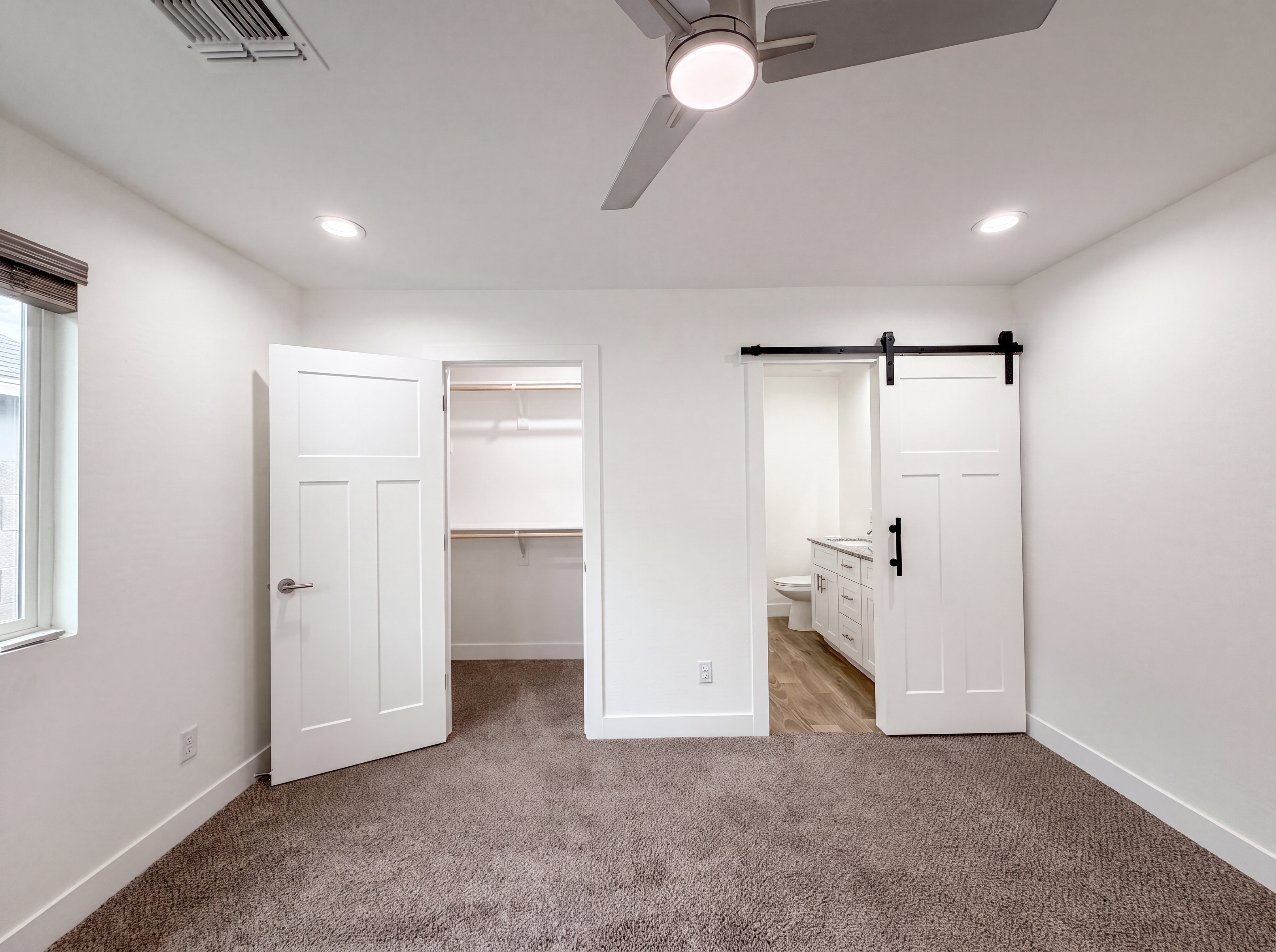 Photo 9 of 19 of 5713 S 13th Ave, Phoenix, AZ
