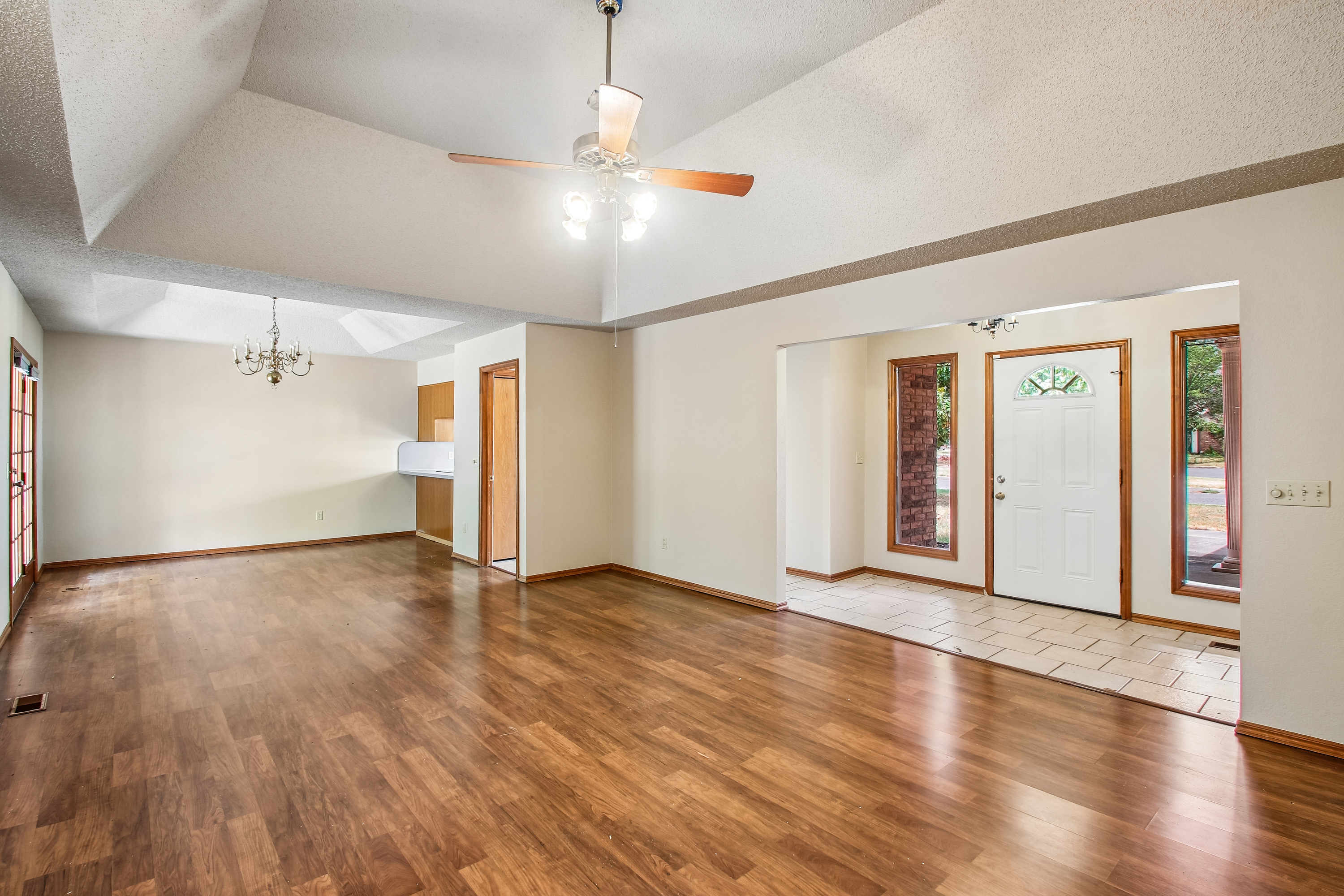 Photo 17 of 57 of 1536 Creekside Dr, Norman, OK