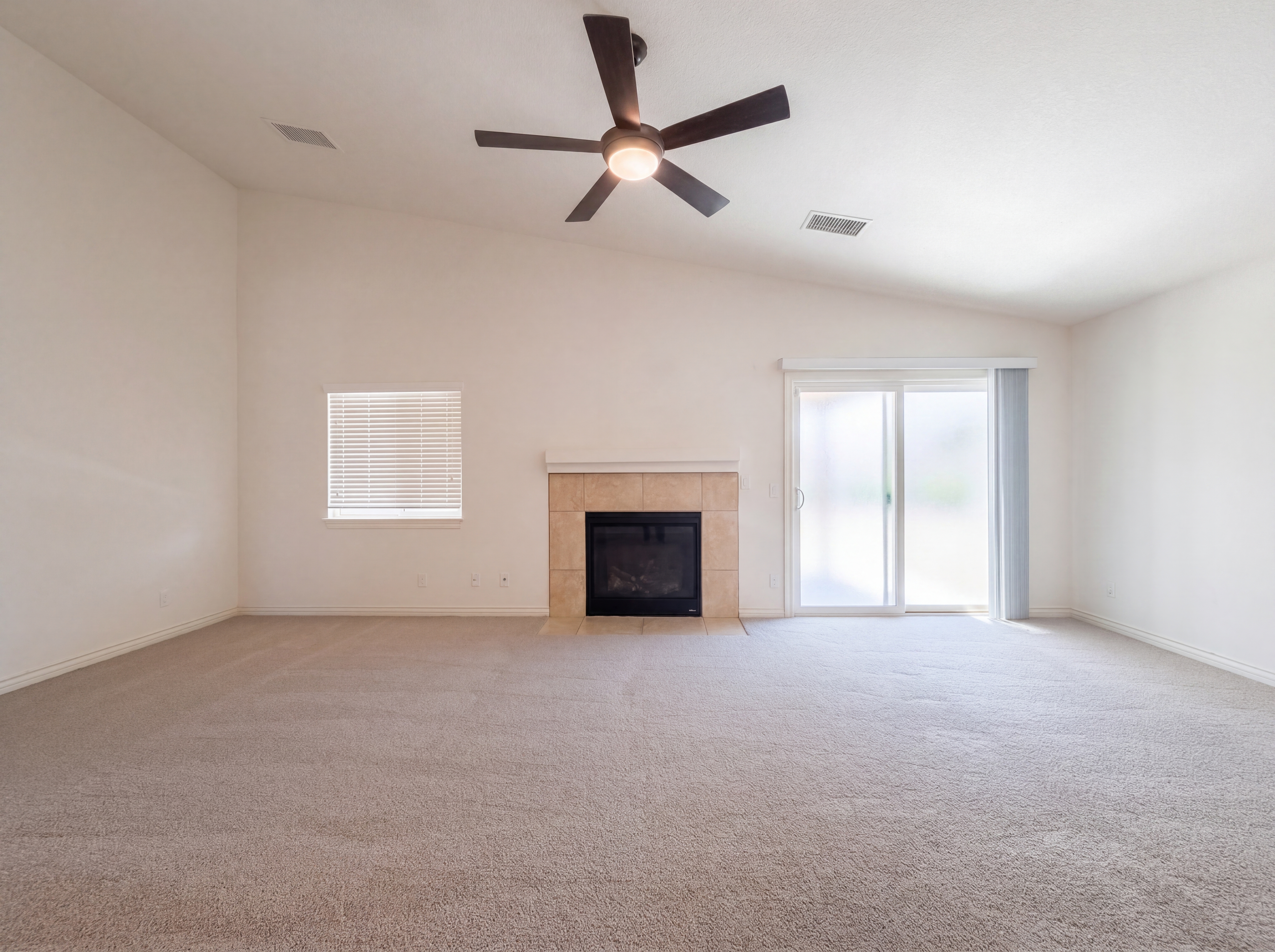 Photo 8 of 27 of 5654 Forry Ct, Lancaster, CA