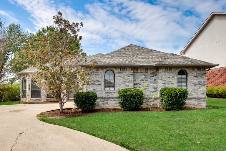 Photo 1 of 27 - 701 Long Hill Ct, McKinney, TX 75071