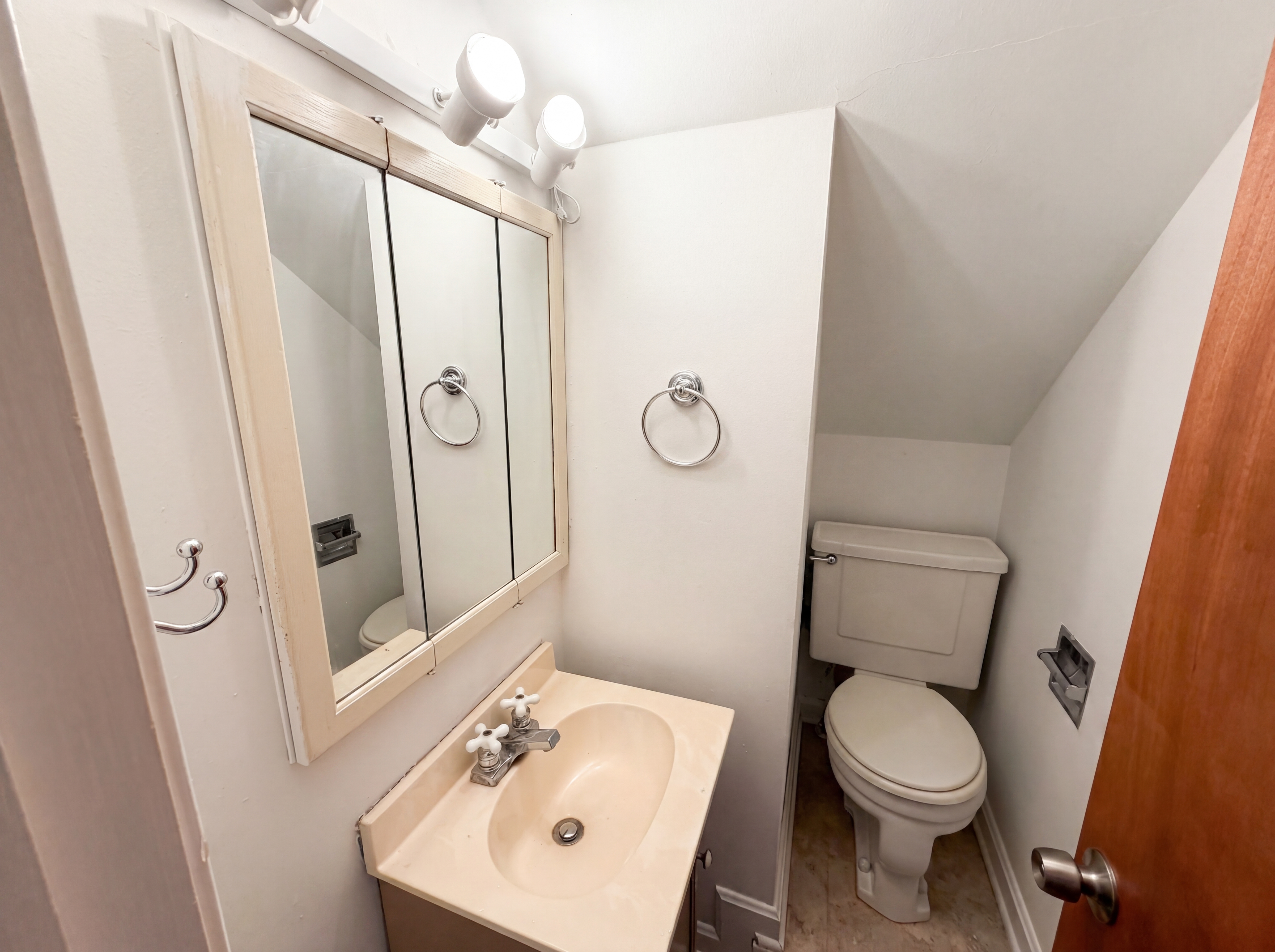 Photo 18 of 21 of 1064 Munroe Falls Kent Rd, Kent, OH