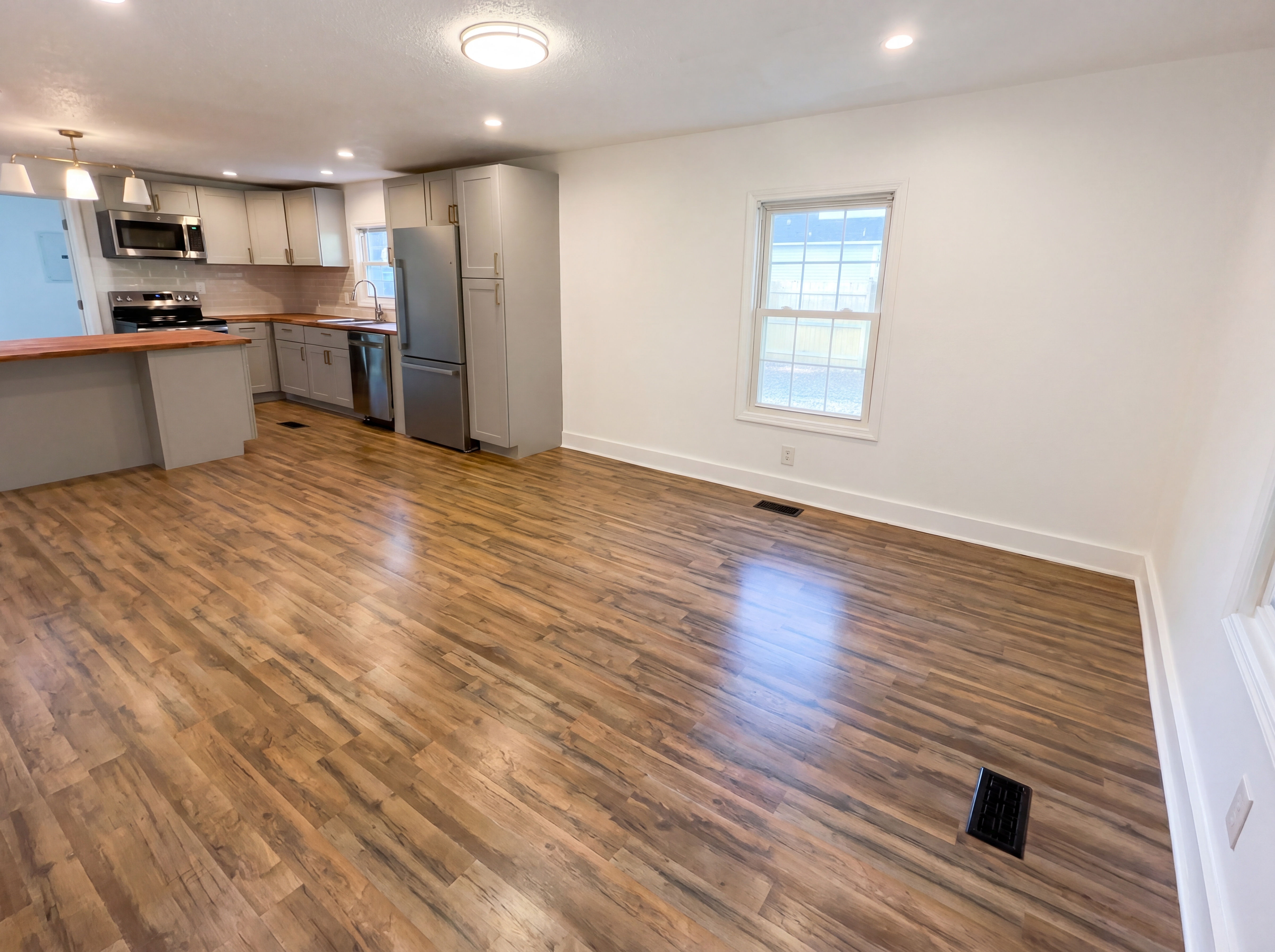 Photo 8 of 18 of 410 Madison St, Roanoke Rapids, NC