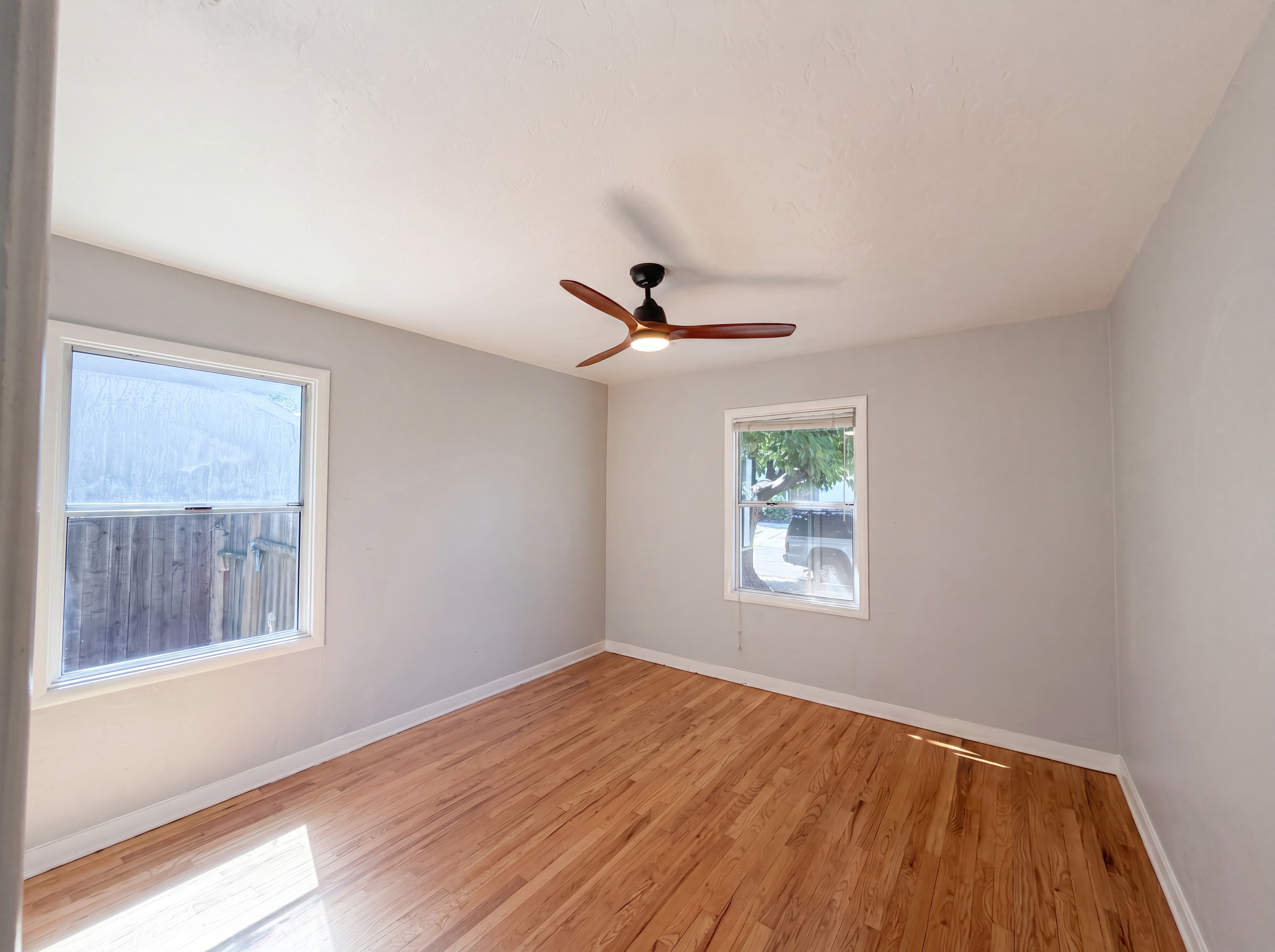 Photo 4 of 29 of 6015 12th Ave, Sacramento, CA