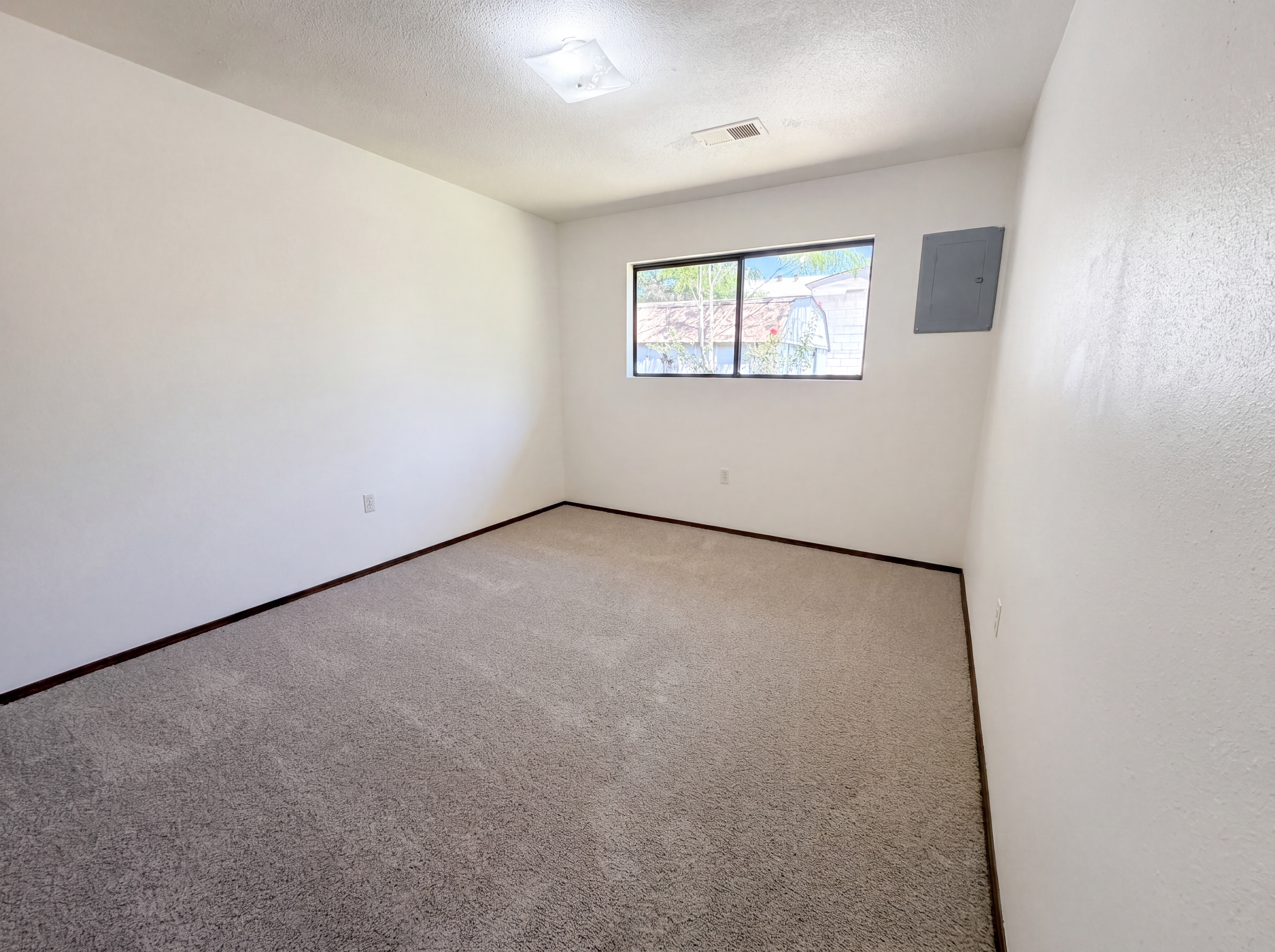Photo 13 of 21 of 816 Omaha St NE, Albuquerque, NM