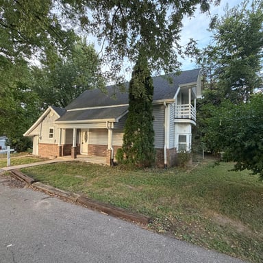 Property photo 1 of 207 E Park St