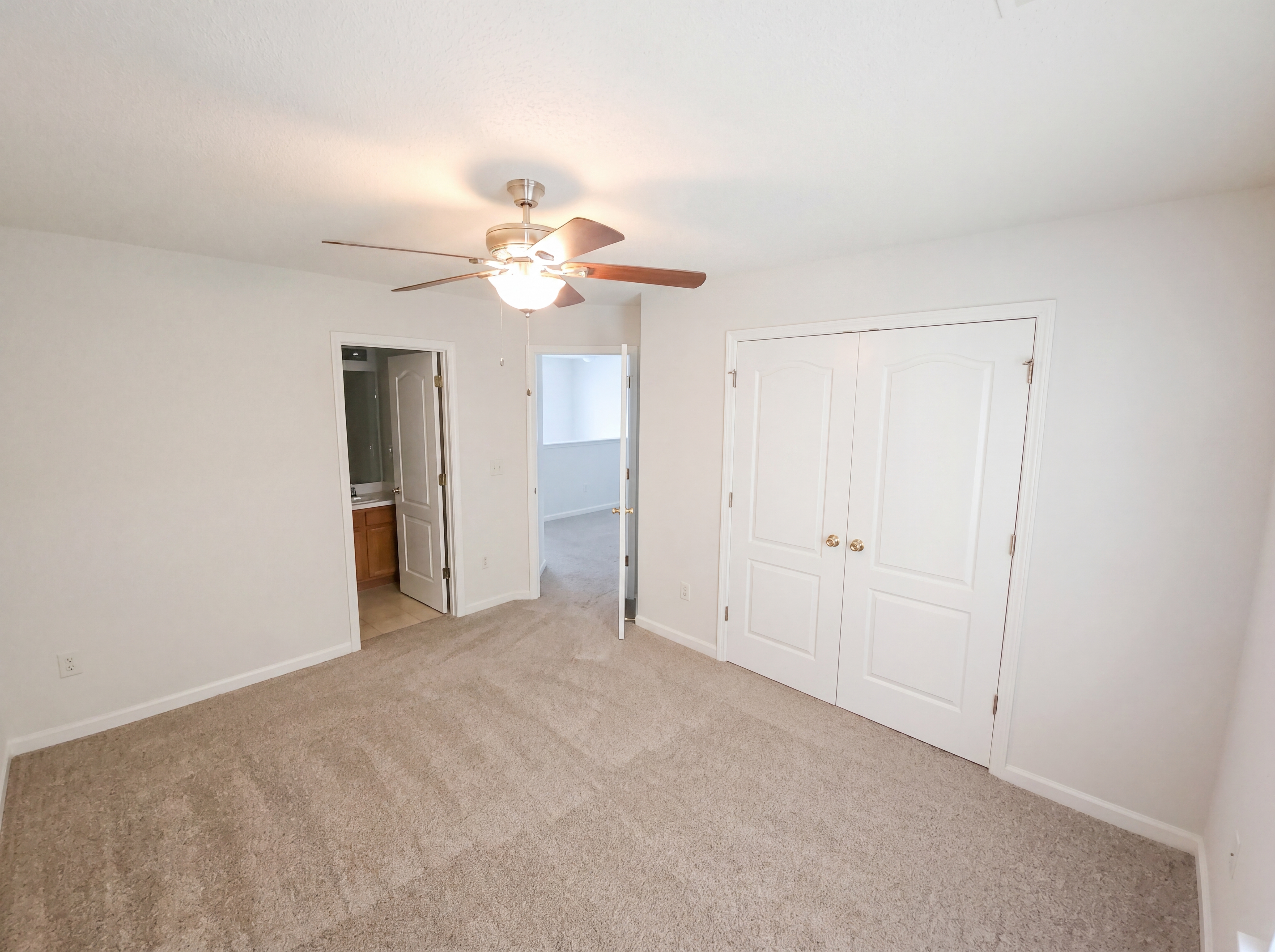 Photo 4 of 18 of 220 Fox Creek Blvd, Woodstock, GA