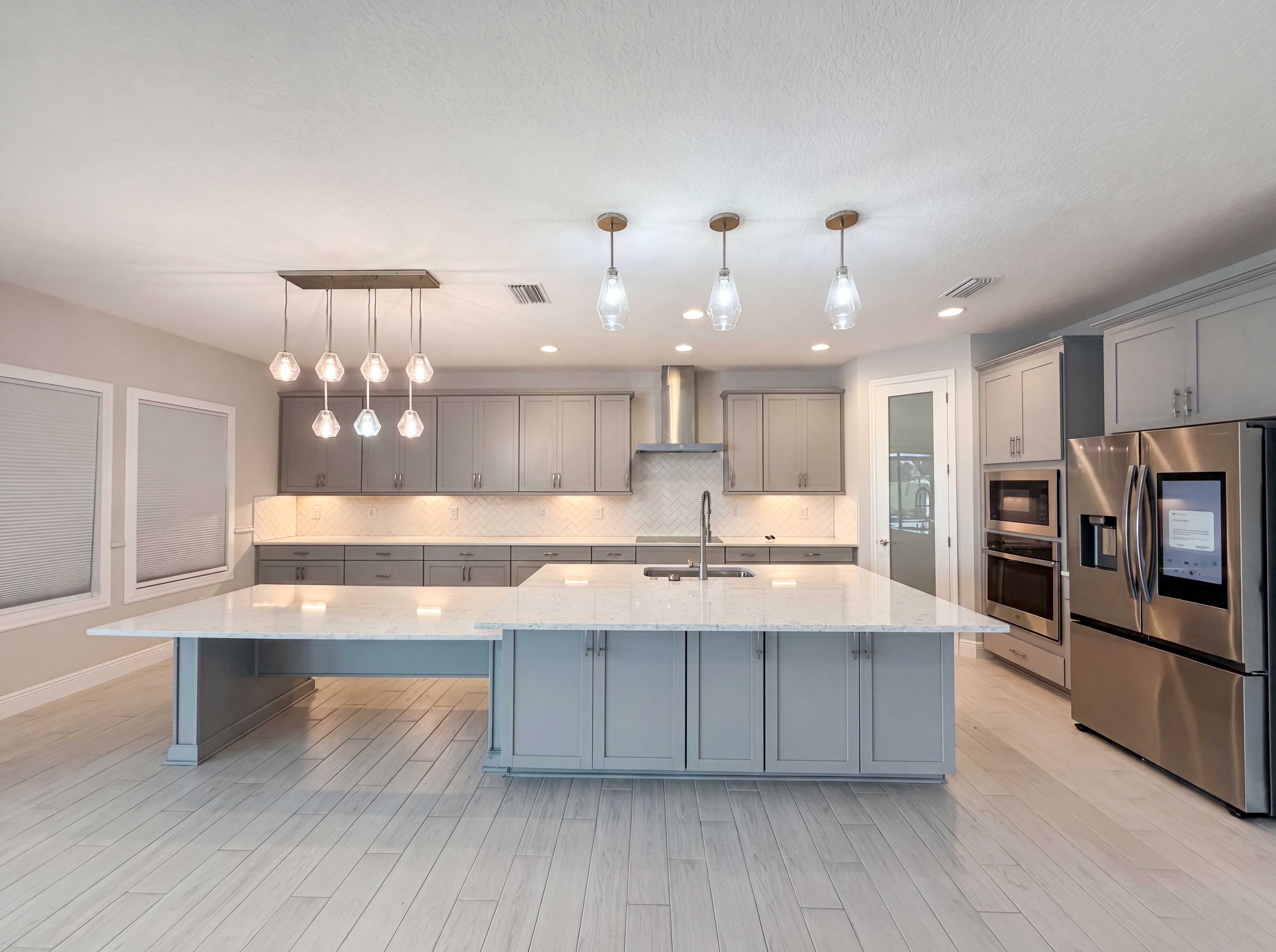 Photo 2 of 25 of 13176 Twin Bridges Dr, Riverview, FL
