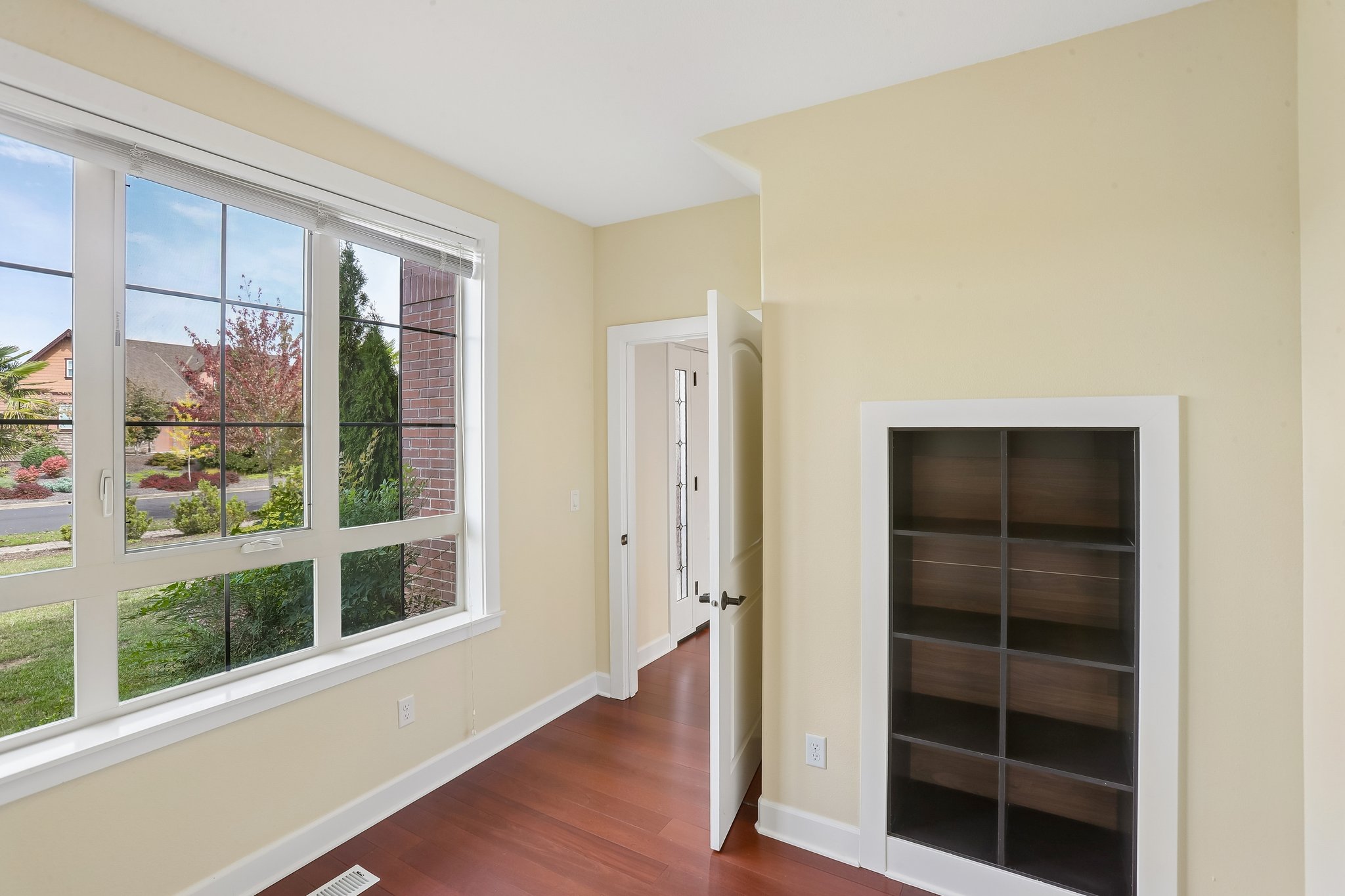 Photo 8 of 32 of 2250 SW Homer Ross Loop, McMinnville, OR