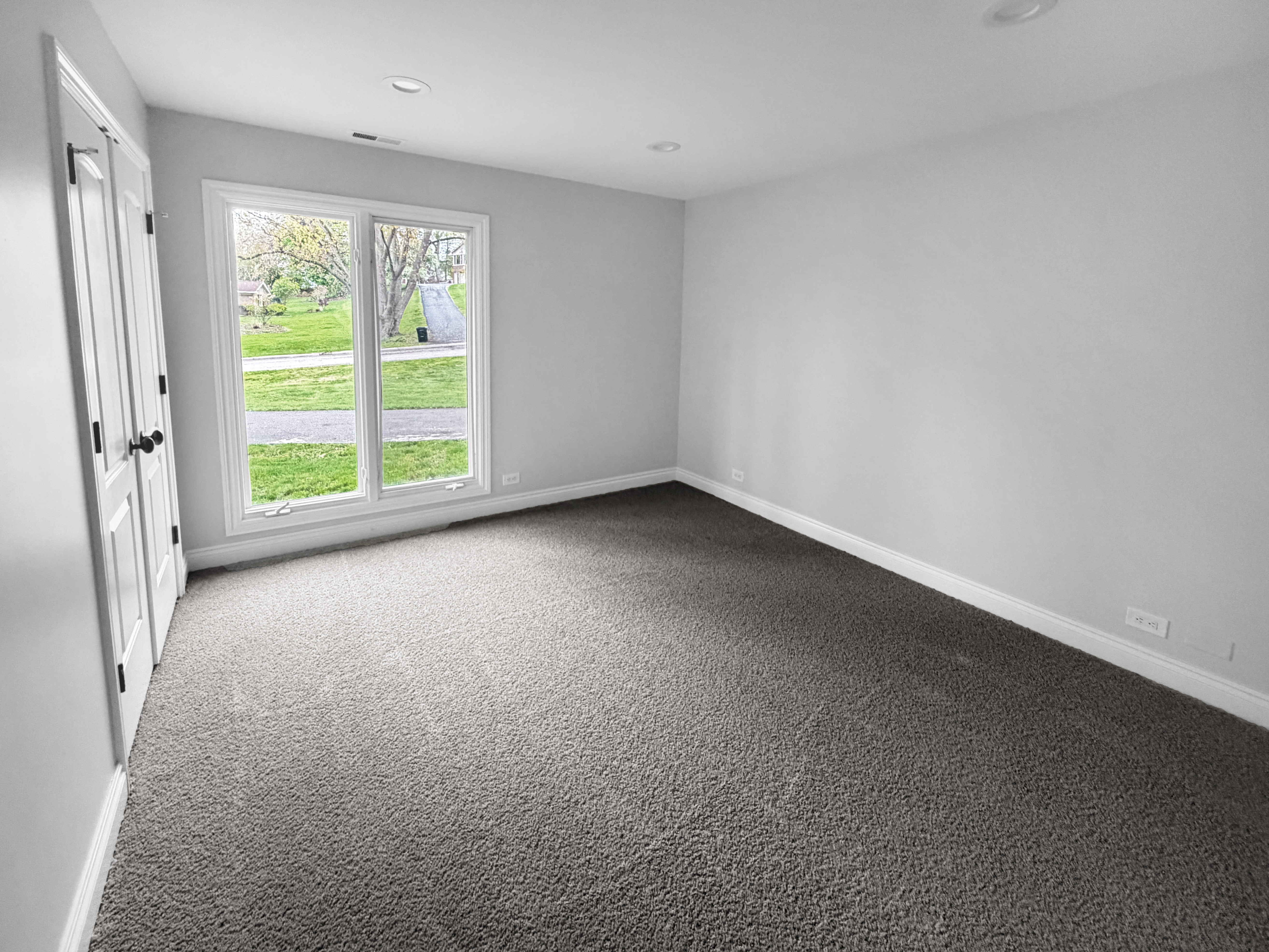 Photo 16 of 38 of 35854 Castlemeadow Dr, Farmington Hills, MI