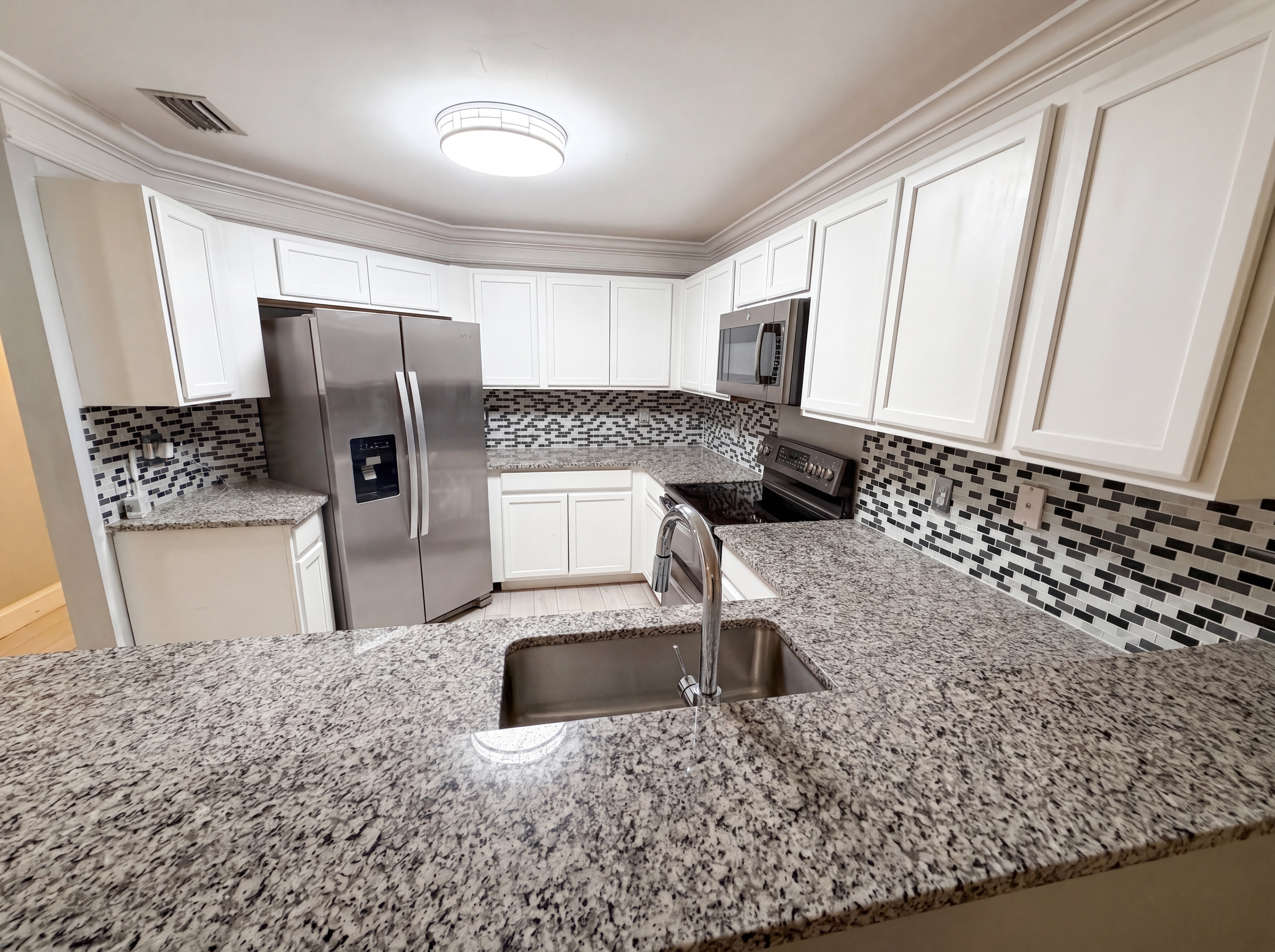 Photo 6 of 22 of 917 Imperial Lake Rd, West Palm Beach, FL