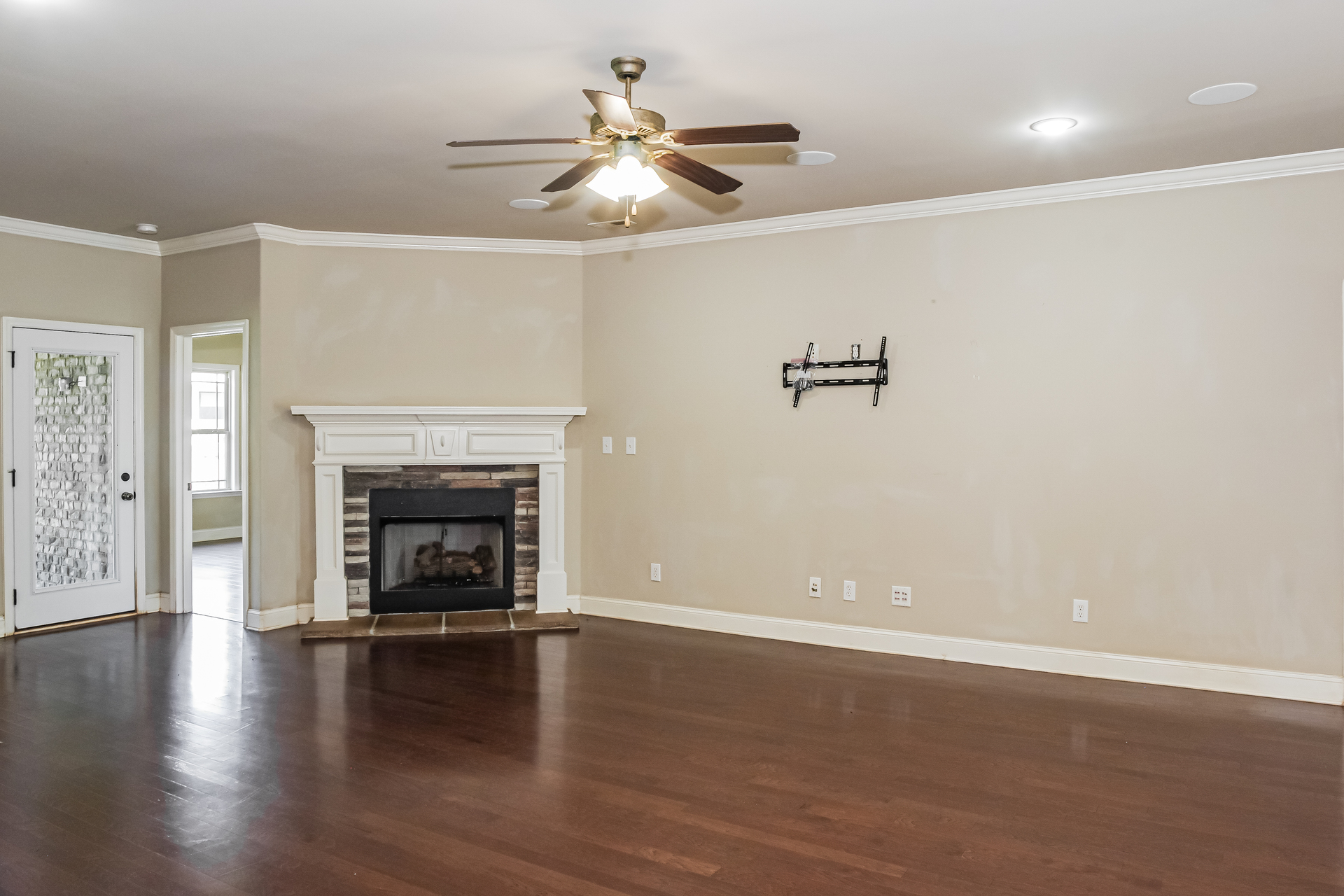 Photo 6 of 21 of 402 Mossyleaf Dr SW, Huntsville, AL
