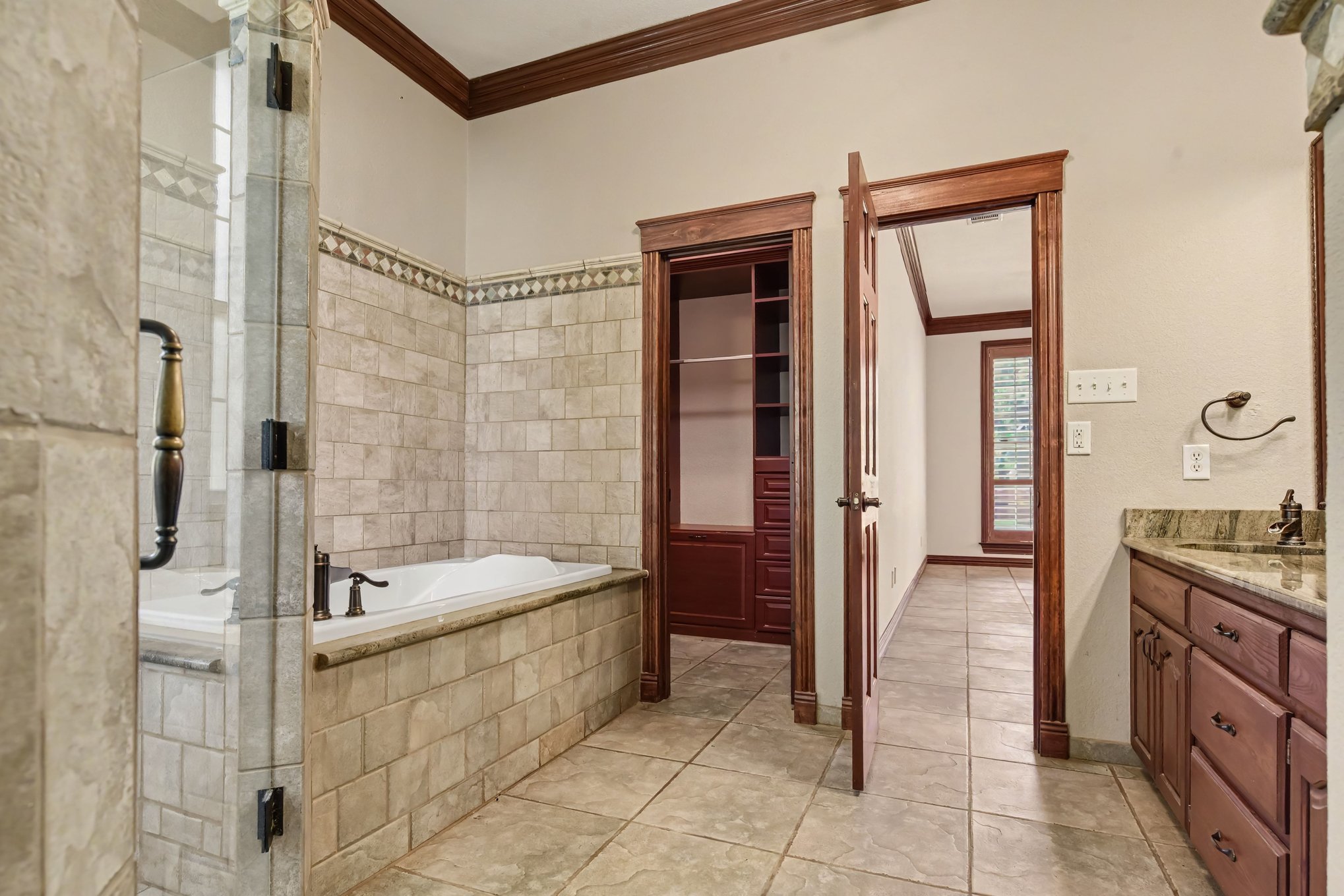 Photo 17 of 28 of 8304 Karen Ln, Terrell, TX