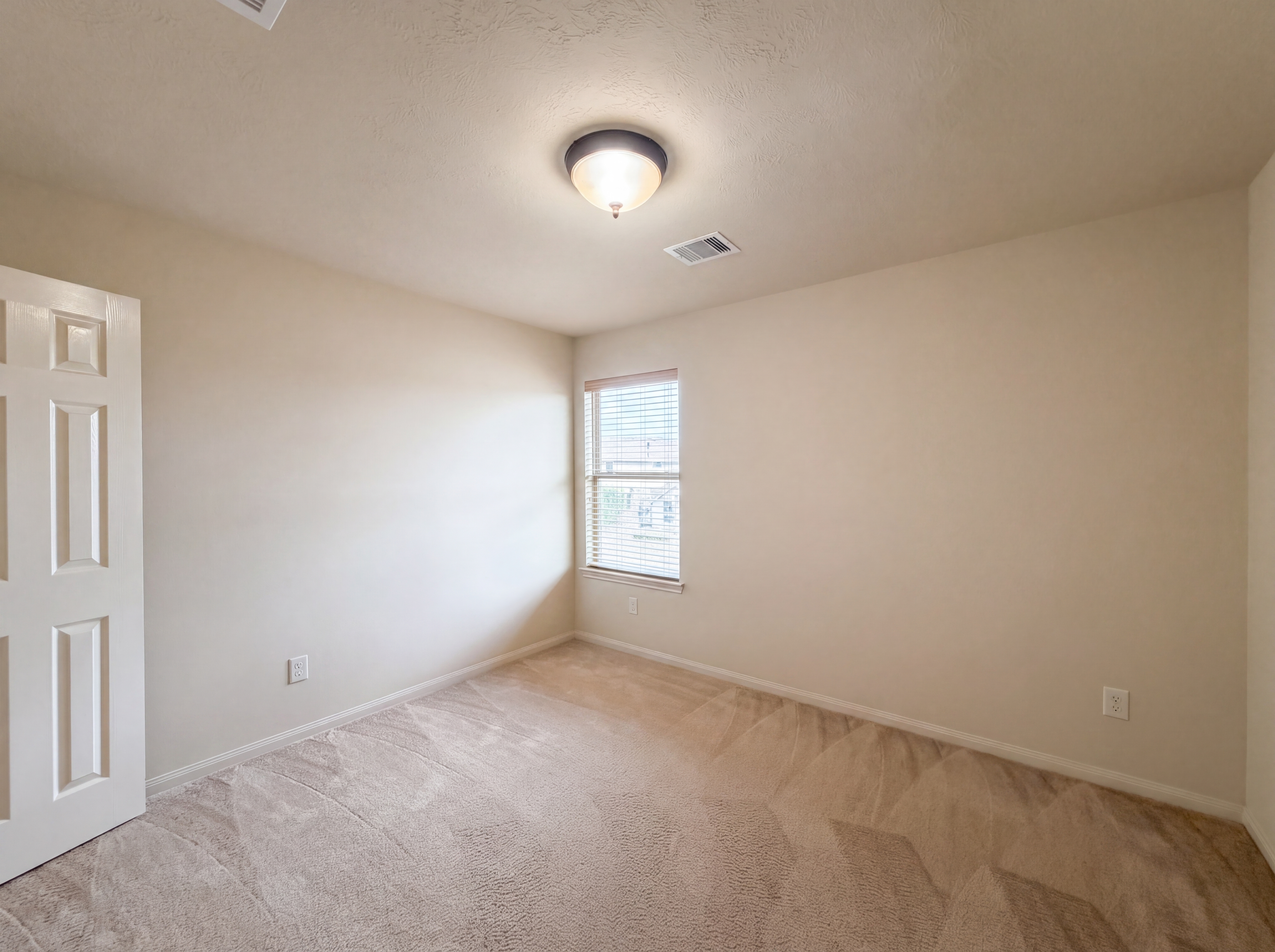 Photo 18 of 25 of 4710 Autumn Pine Ln, Houston, TX