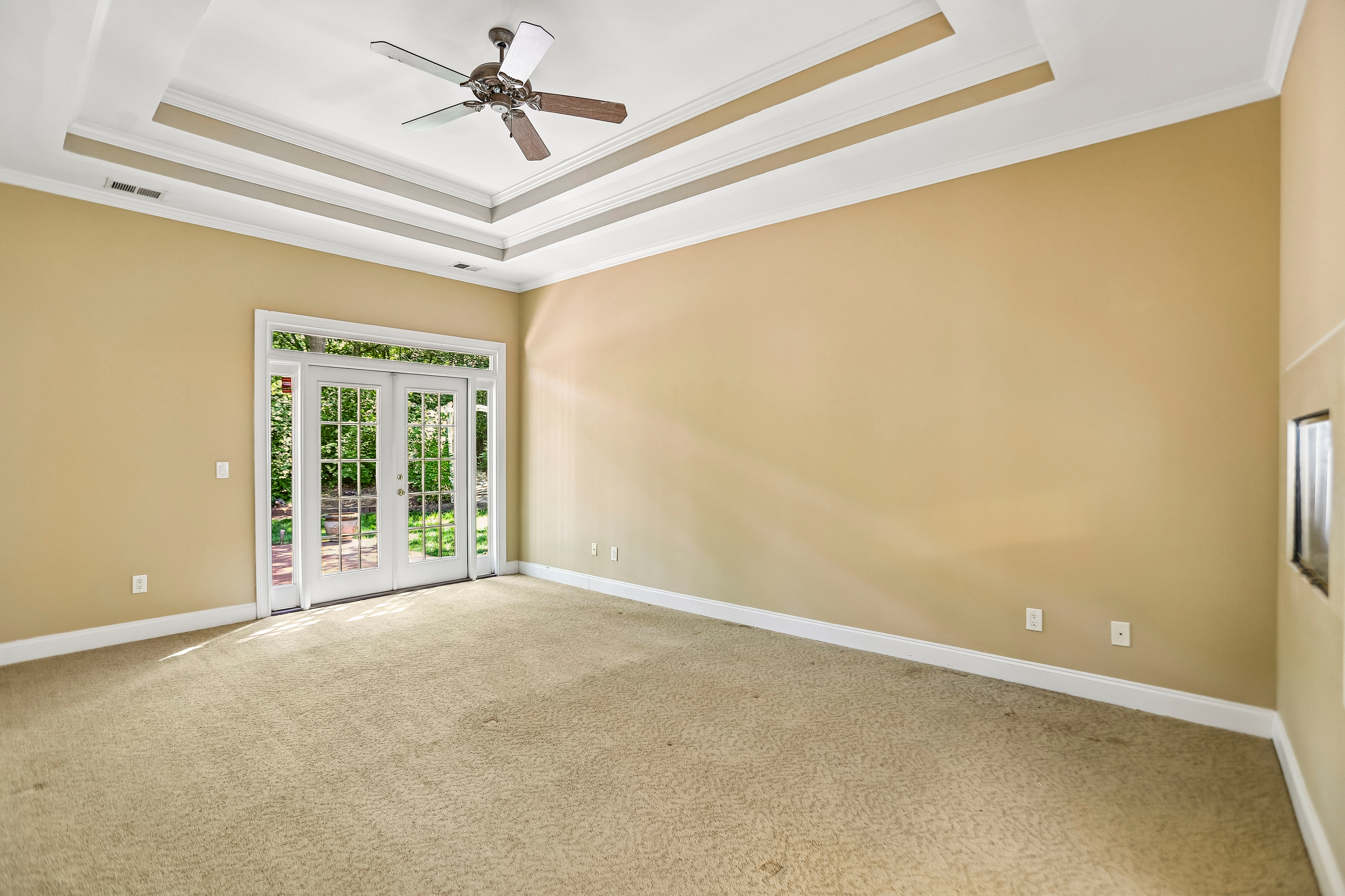 Photo 9 of 38 of 3054 Montclair Cir SE, Smyrna, GA