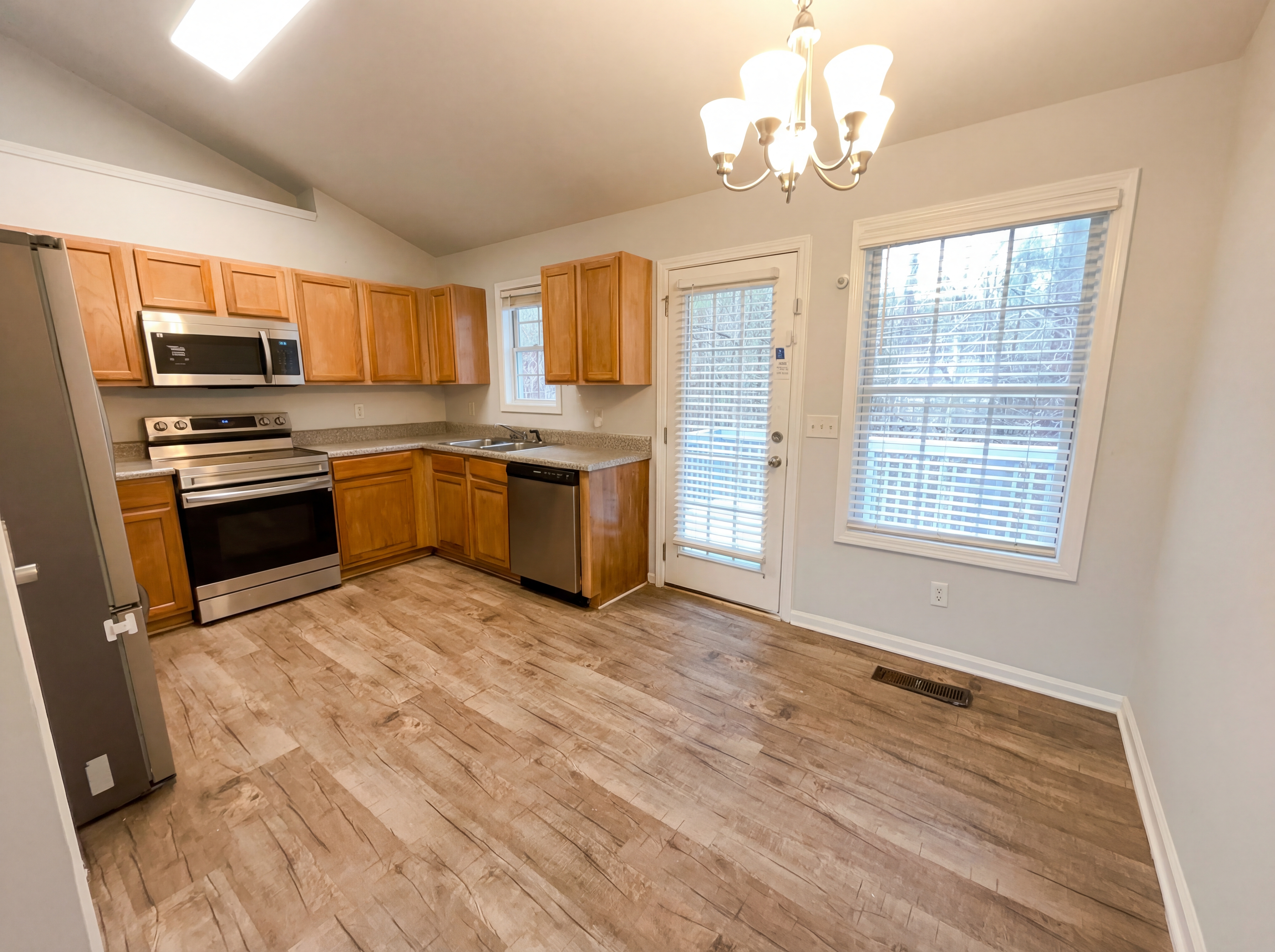 Photo 7 of 24 of 6584 Snowbird Ln, Douglasville, GA