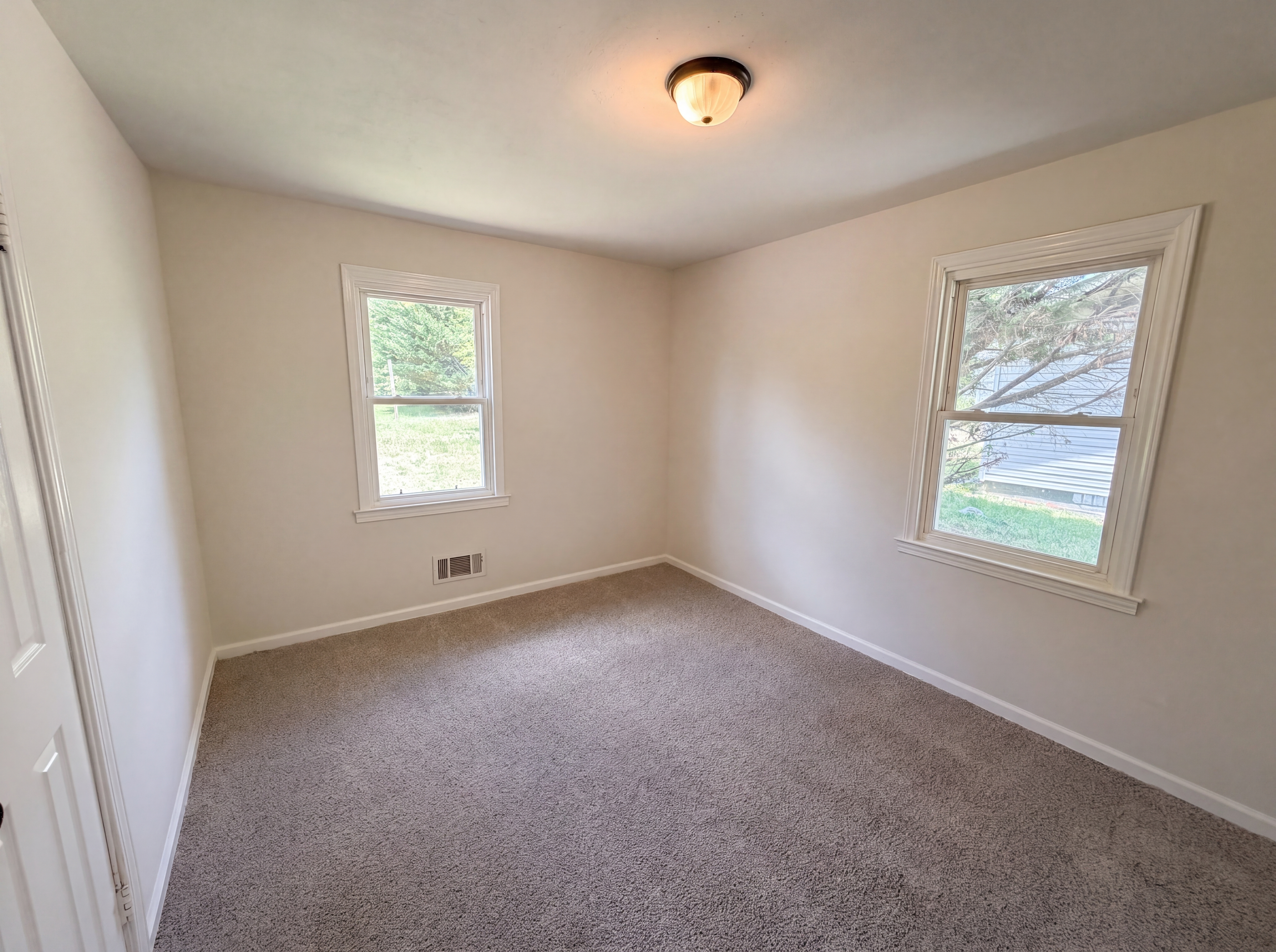 Photo 11 of 16 of 314 Langston Dr, Greenville, SC