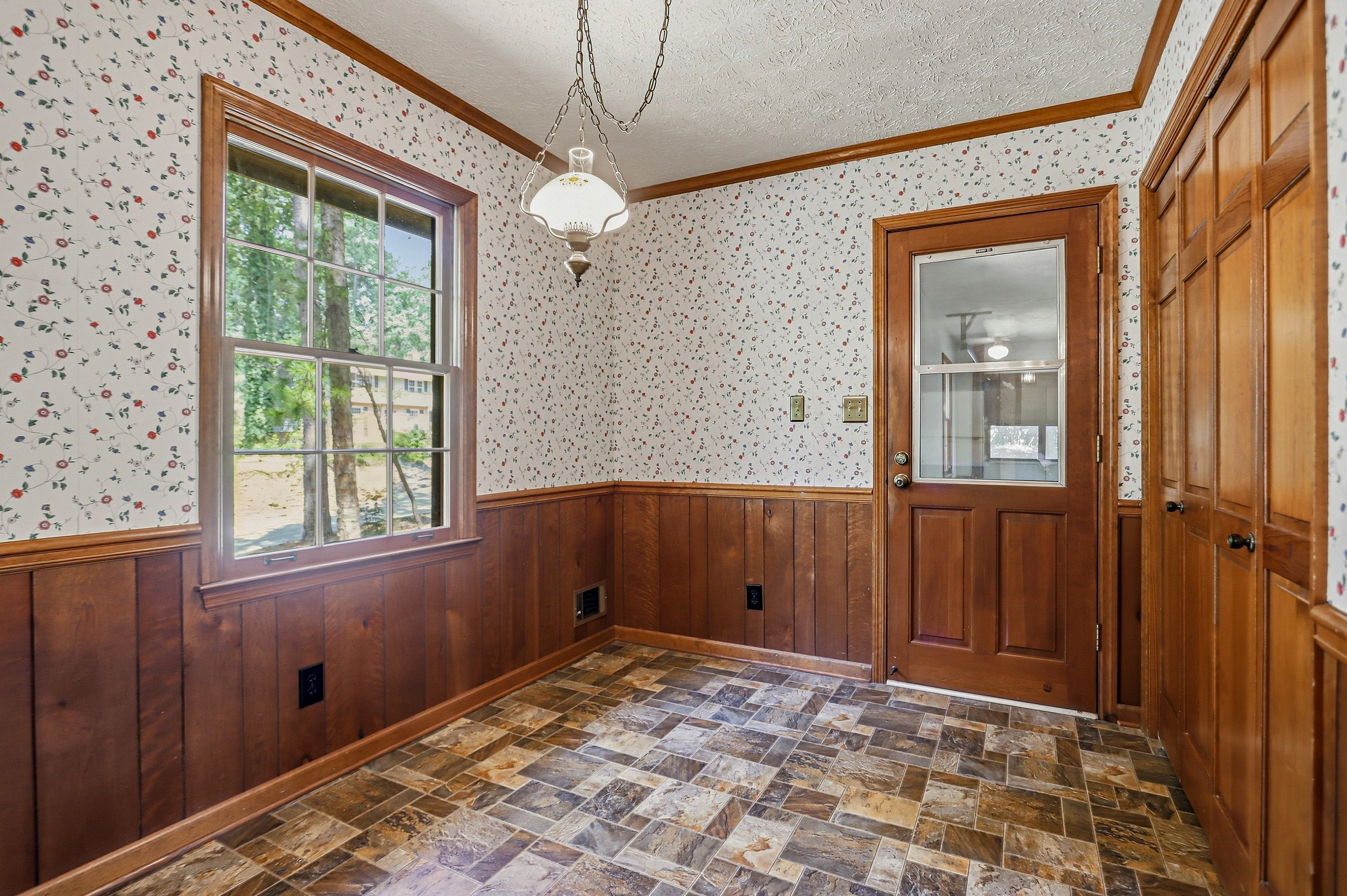 Photo 7 of 30 of 585 Buckeye Cir SE, Conyers, GA