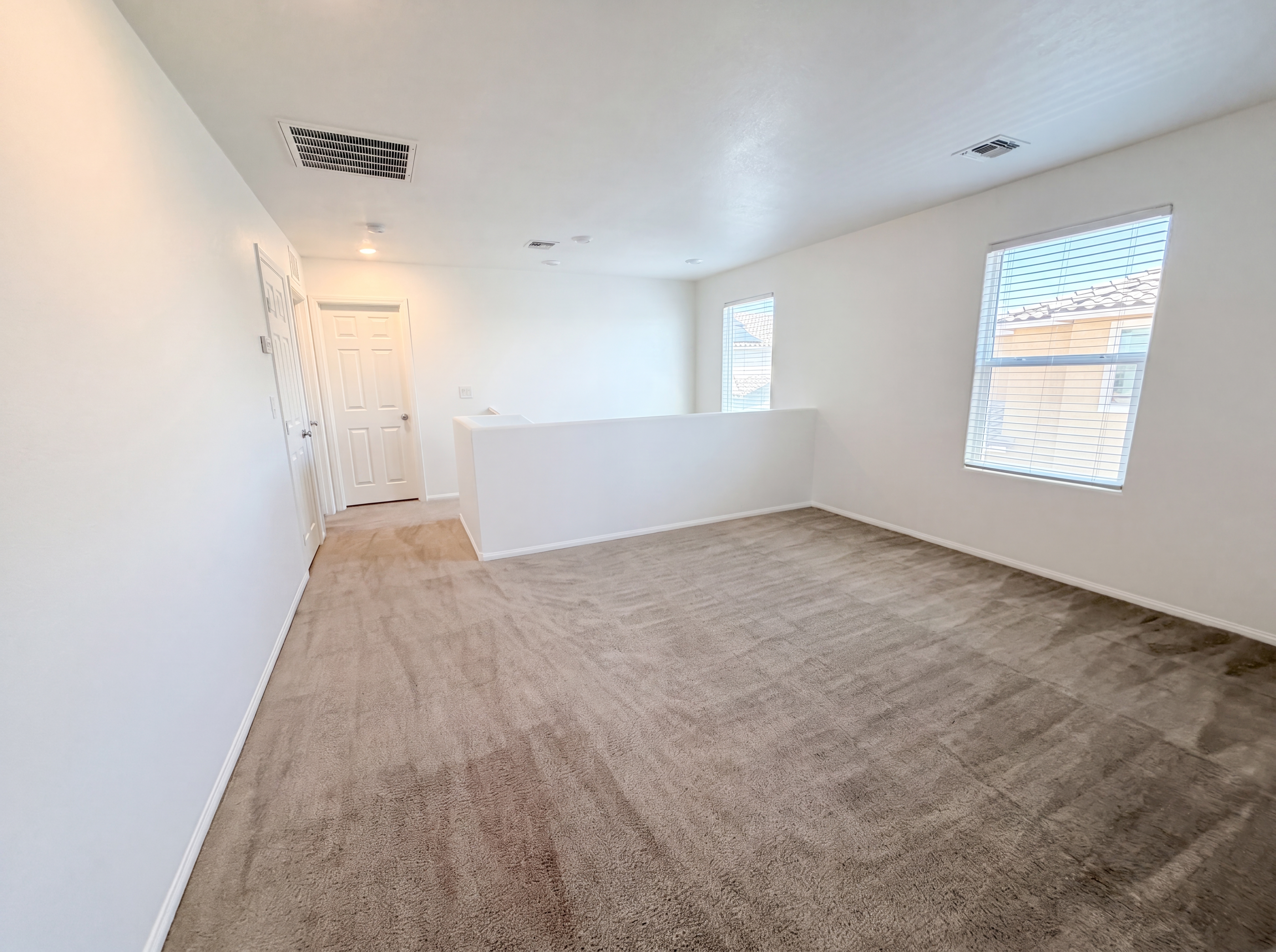 Photo 15 of 43 of 932 E Dorrell Ln, North Las Vegas, NV