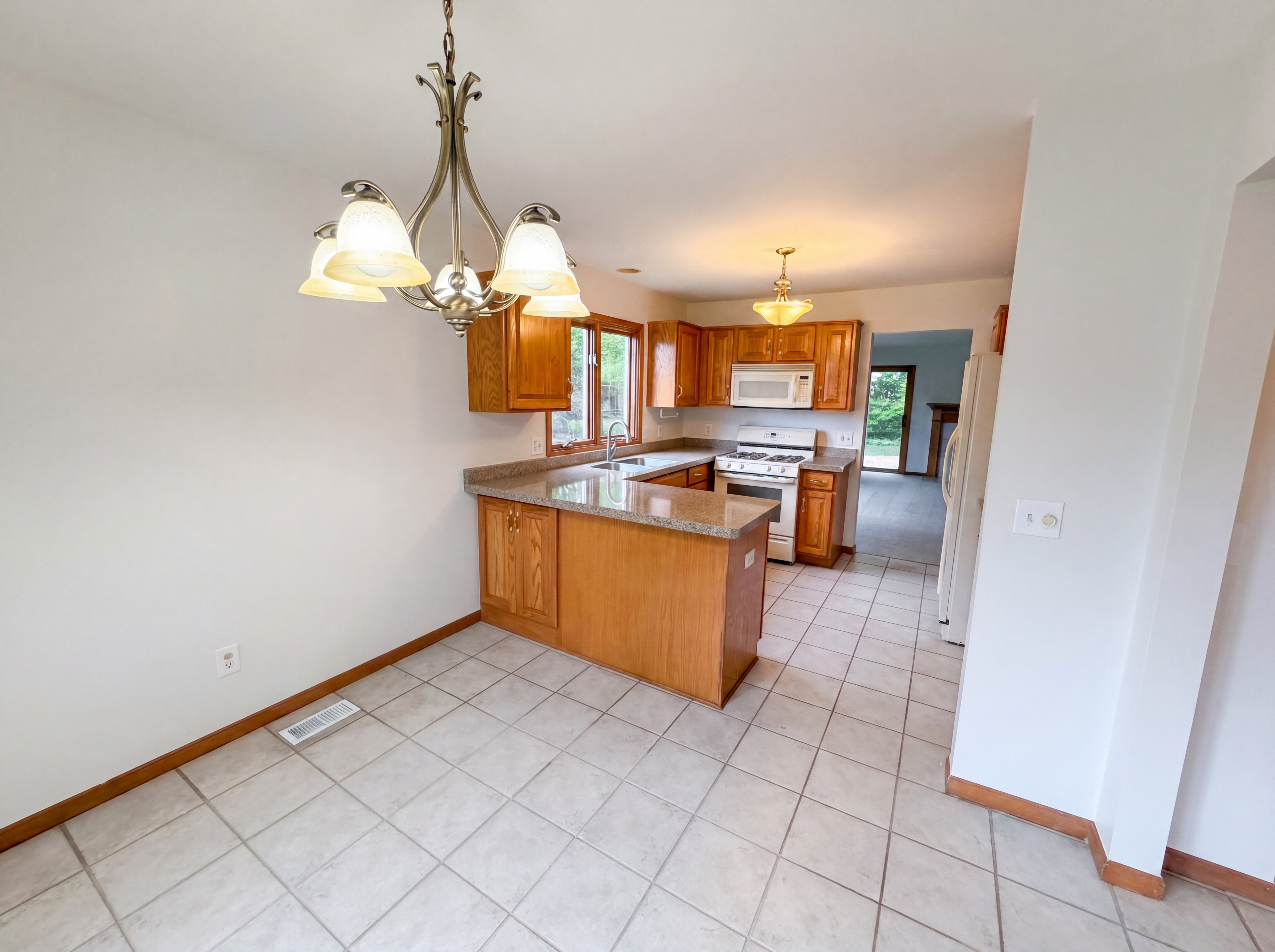 Photo 8 of 24 of 52186 Jacqueline Ct, Macomb, MI