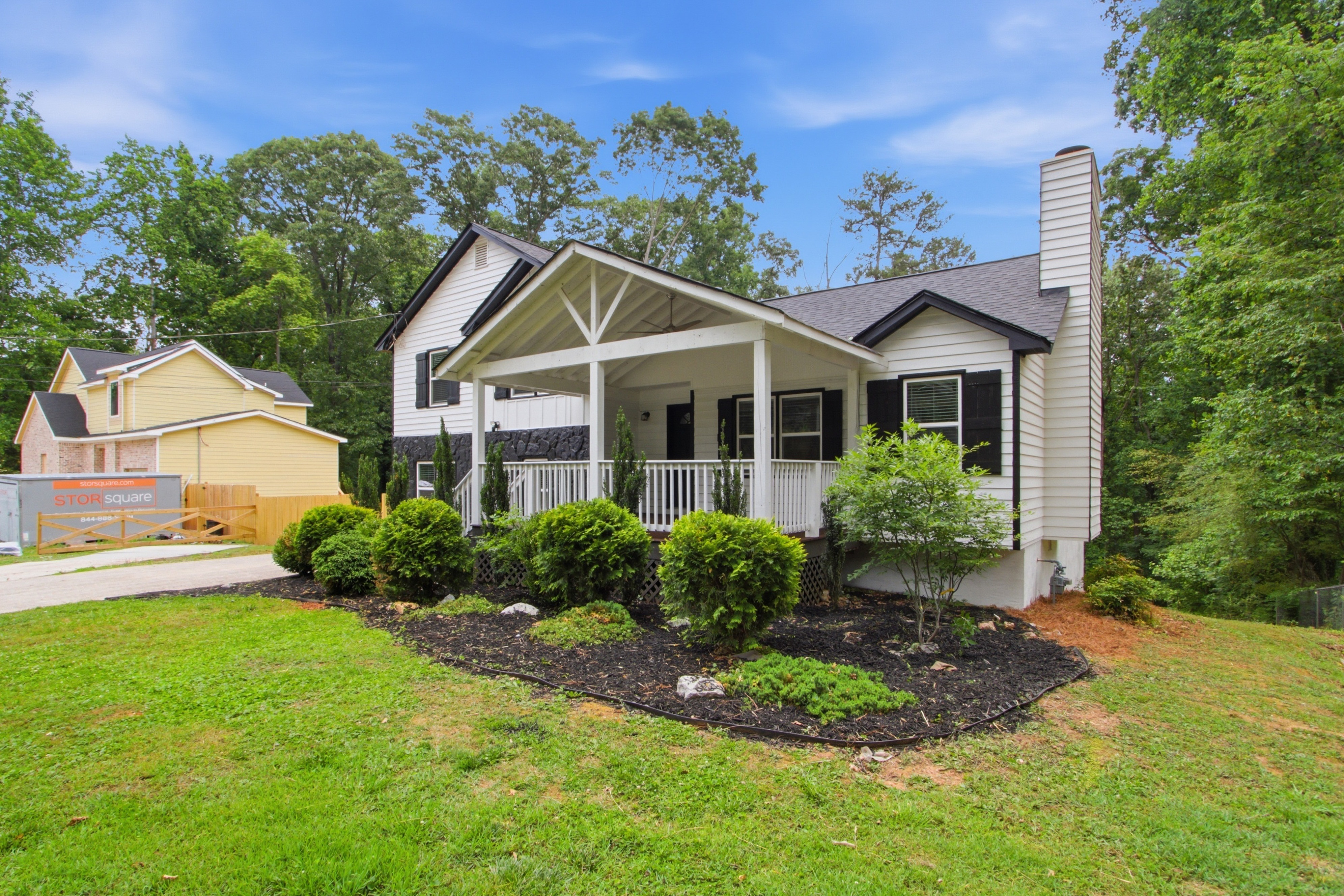 Photo 8 of 33 of 1239 Ashbrook Dr, Lawrenceville, GA