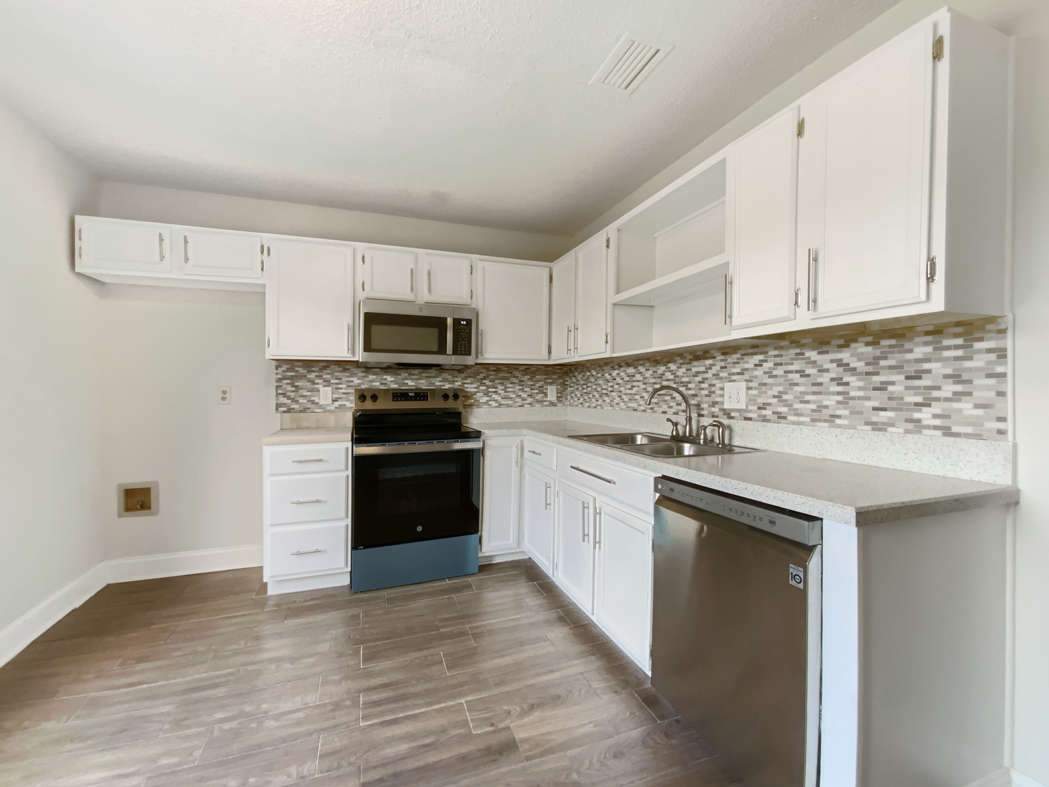 Photo 11 of 21 of 3444 Excalibur Way E, Jacksonville, FL