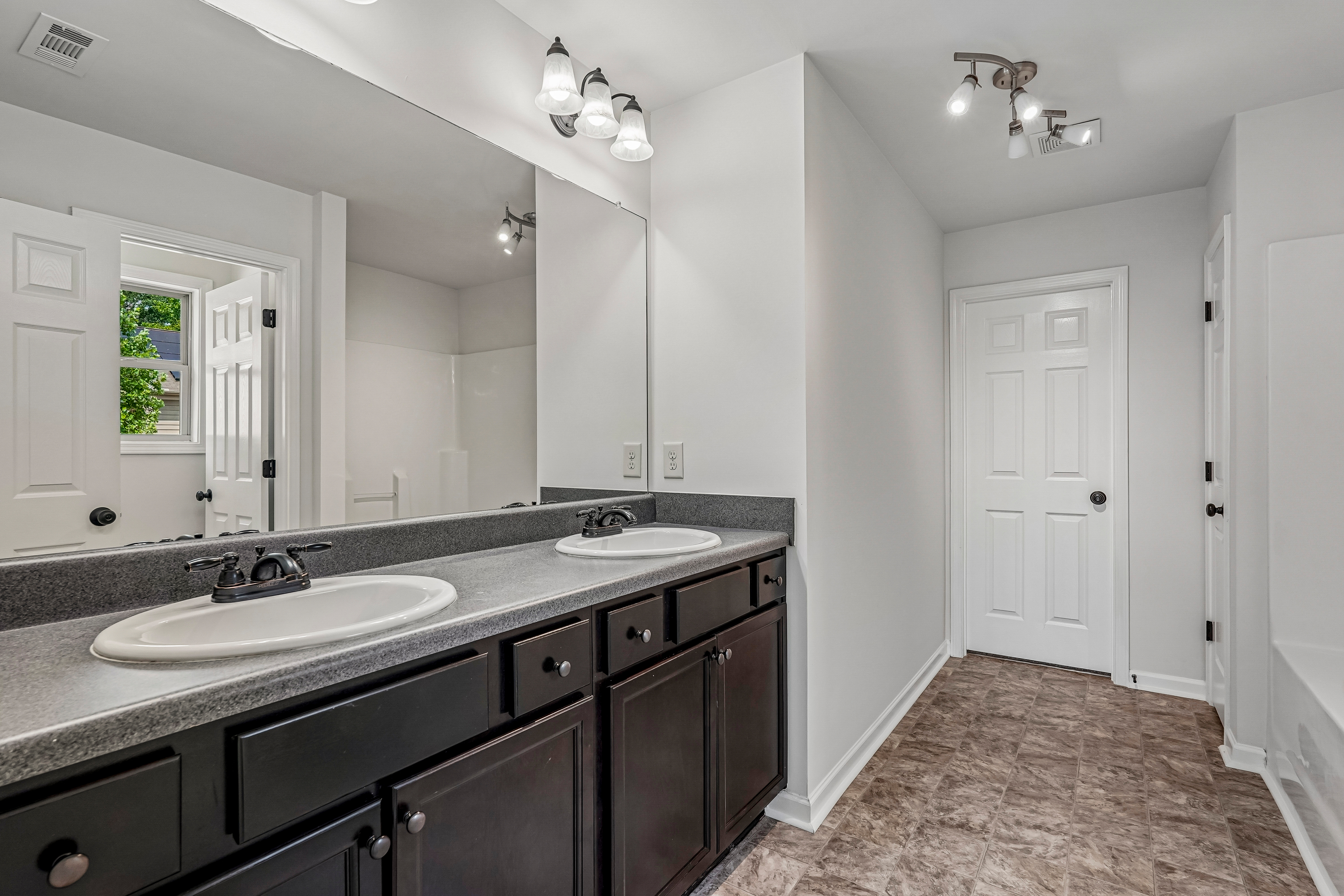 Photo 27 of 46 of 1151 Glenwyck Dr, Braselton, GA