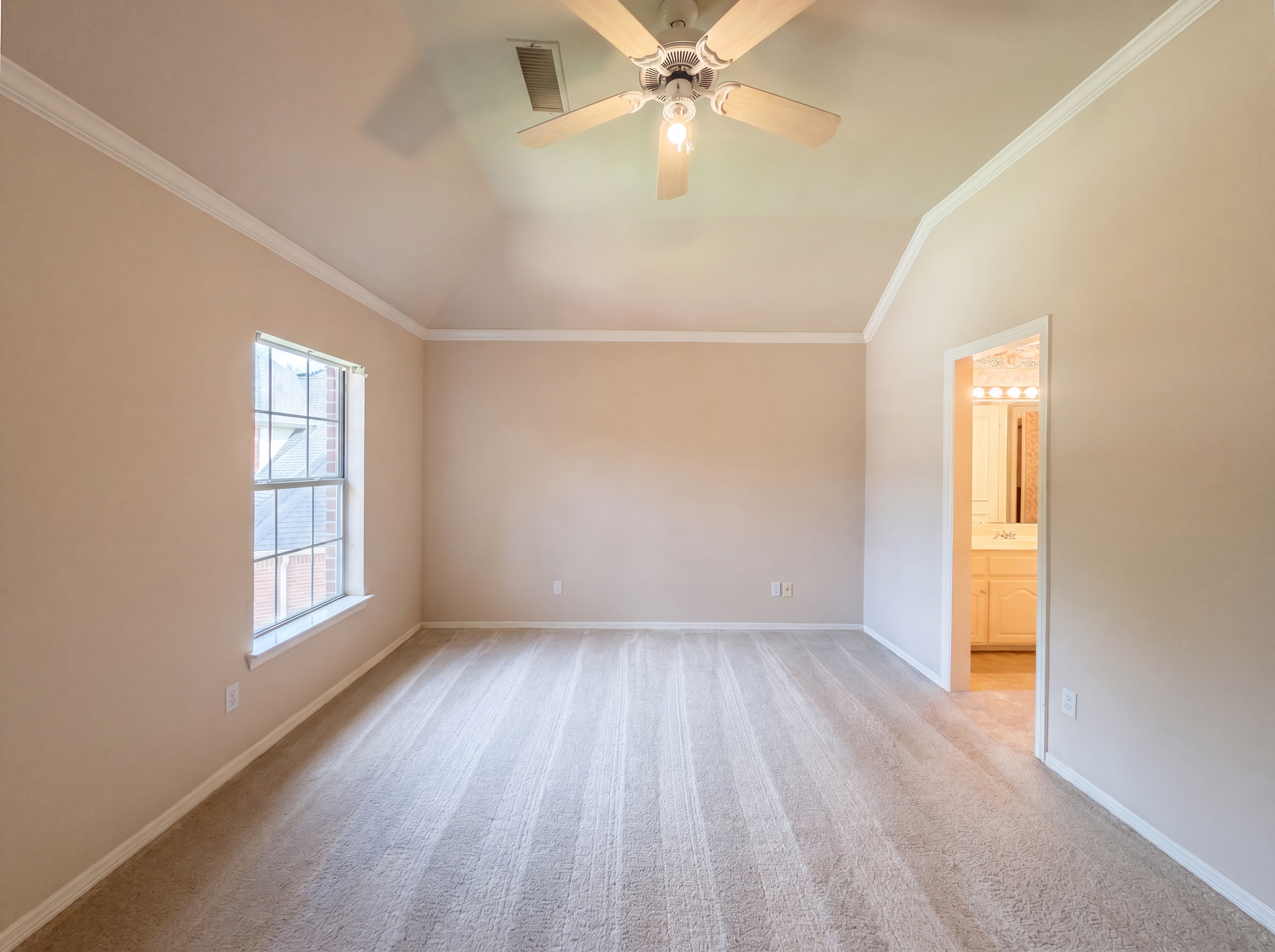 Photo 15 of 27 of 2533 Vista Creek Ct, Garland, TX