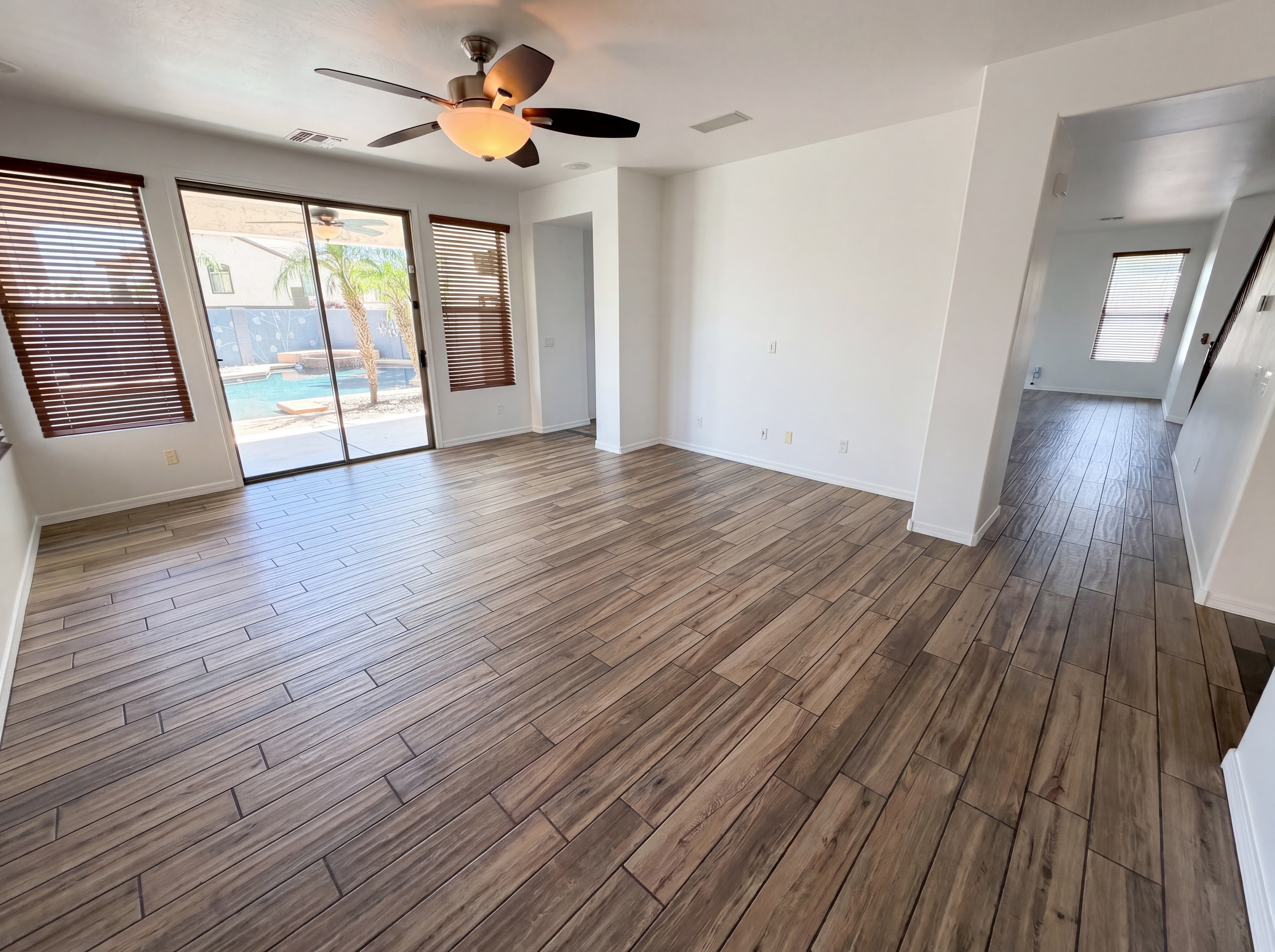 Photo 17 of 49 of 5509 W Rowel Rd, Phoenix, AZ