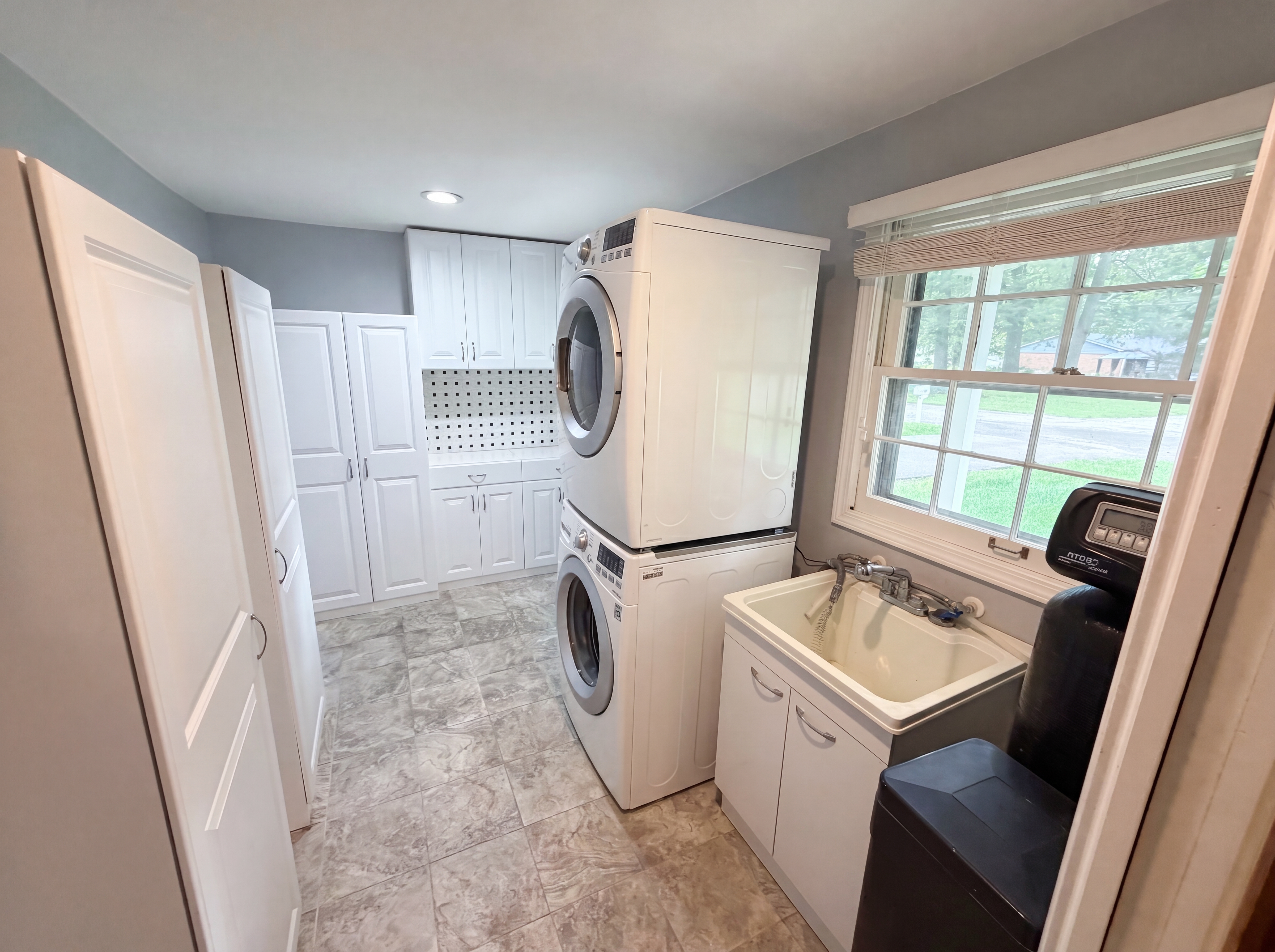 Photo 10 of 23 of 1537 W 74th Pl, Indianapolis, IN