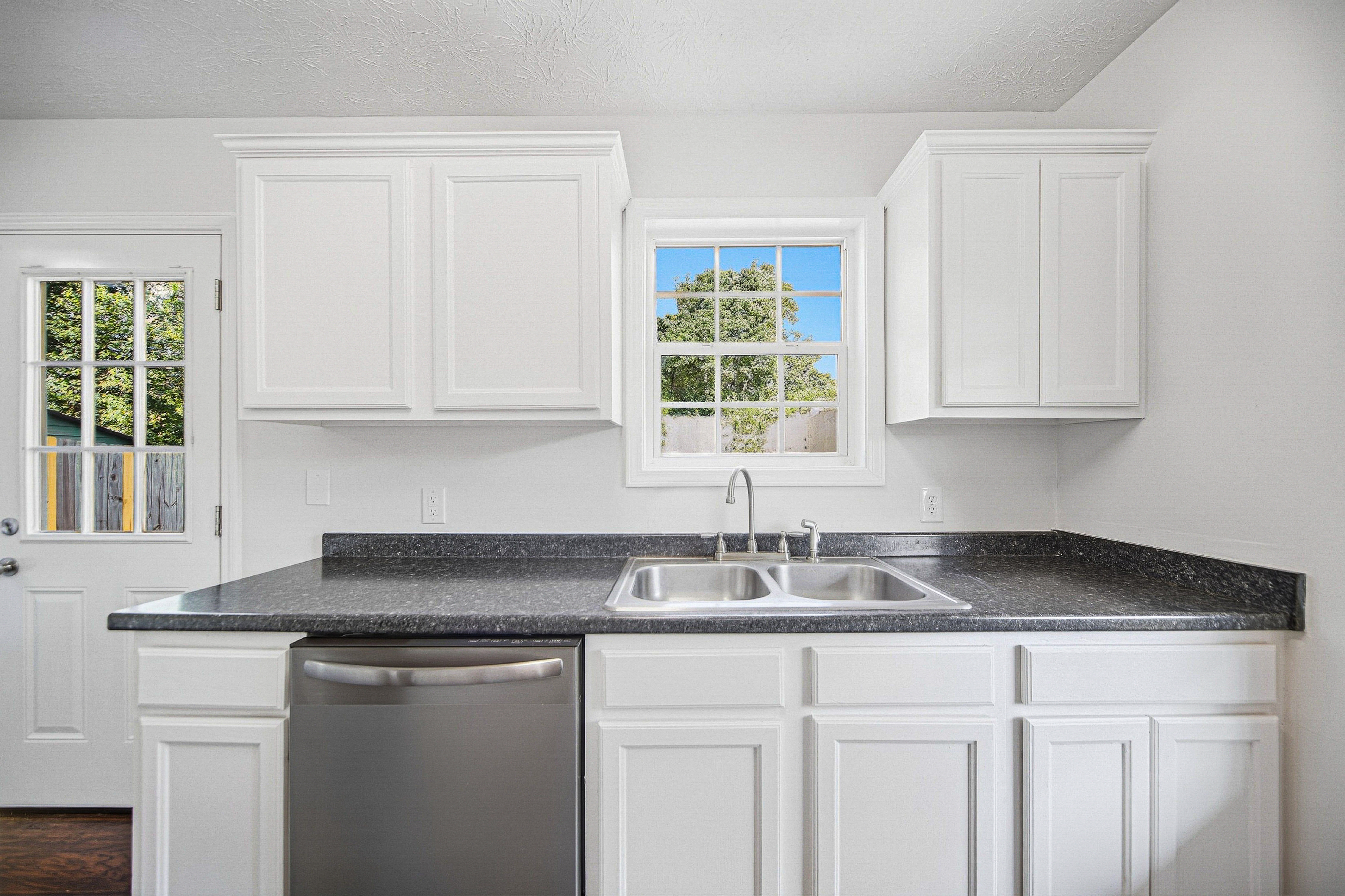 Photo 6 of 31 of 330 Dreamland Ct, Winder, GA
