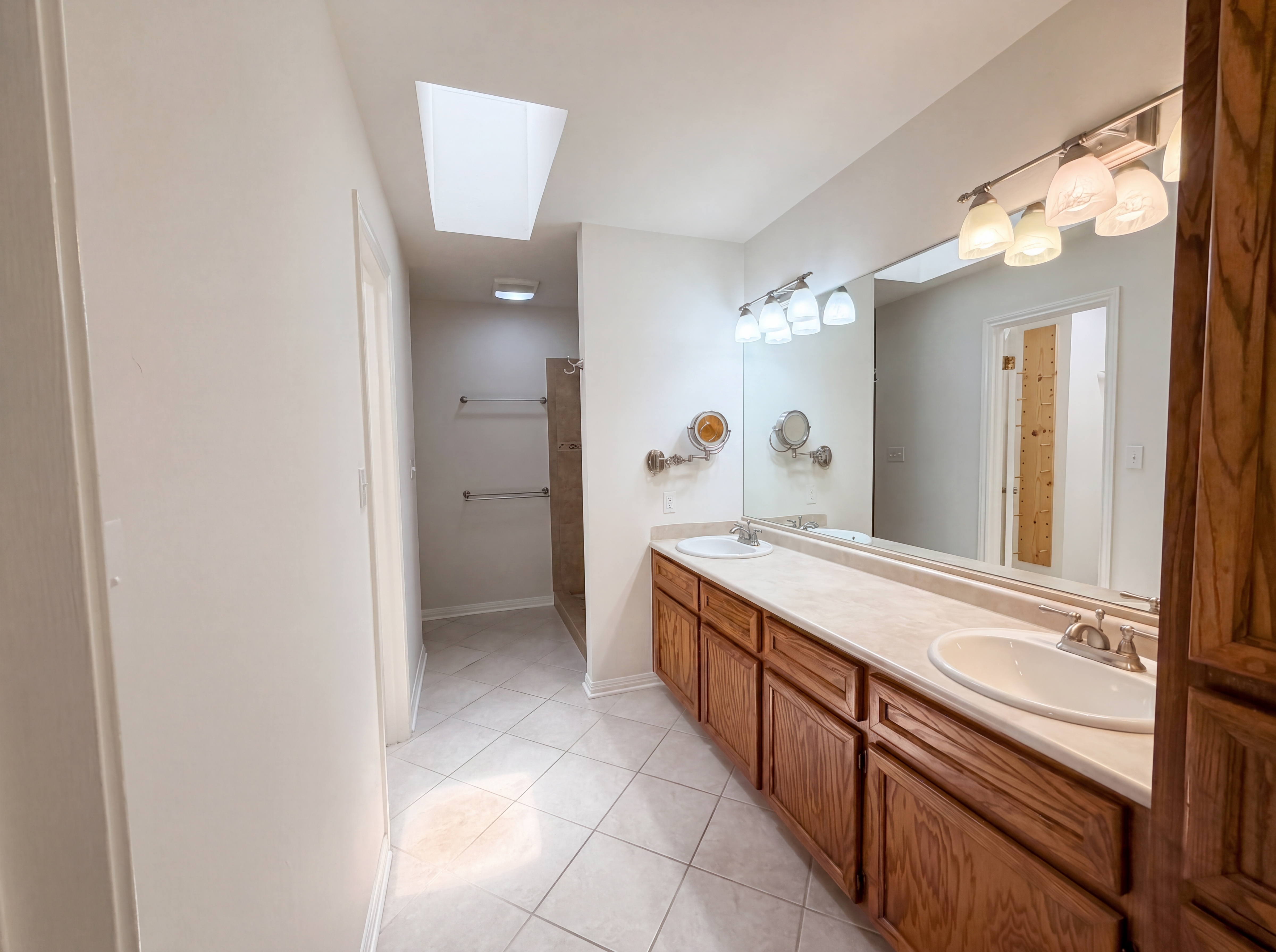Photo 12 of 17 of 1111 N Riviera Cir, Cedar Park, TX
