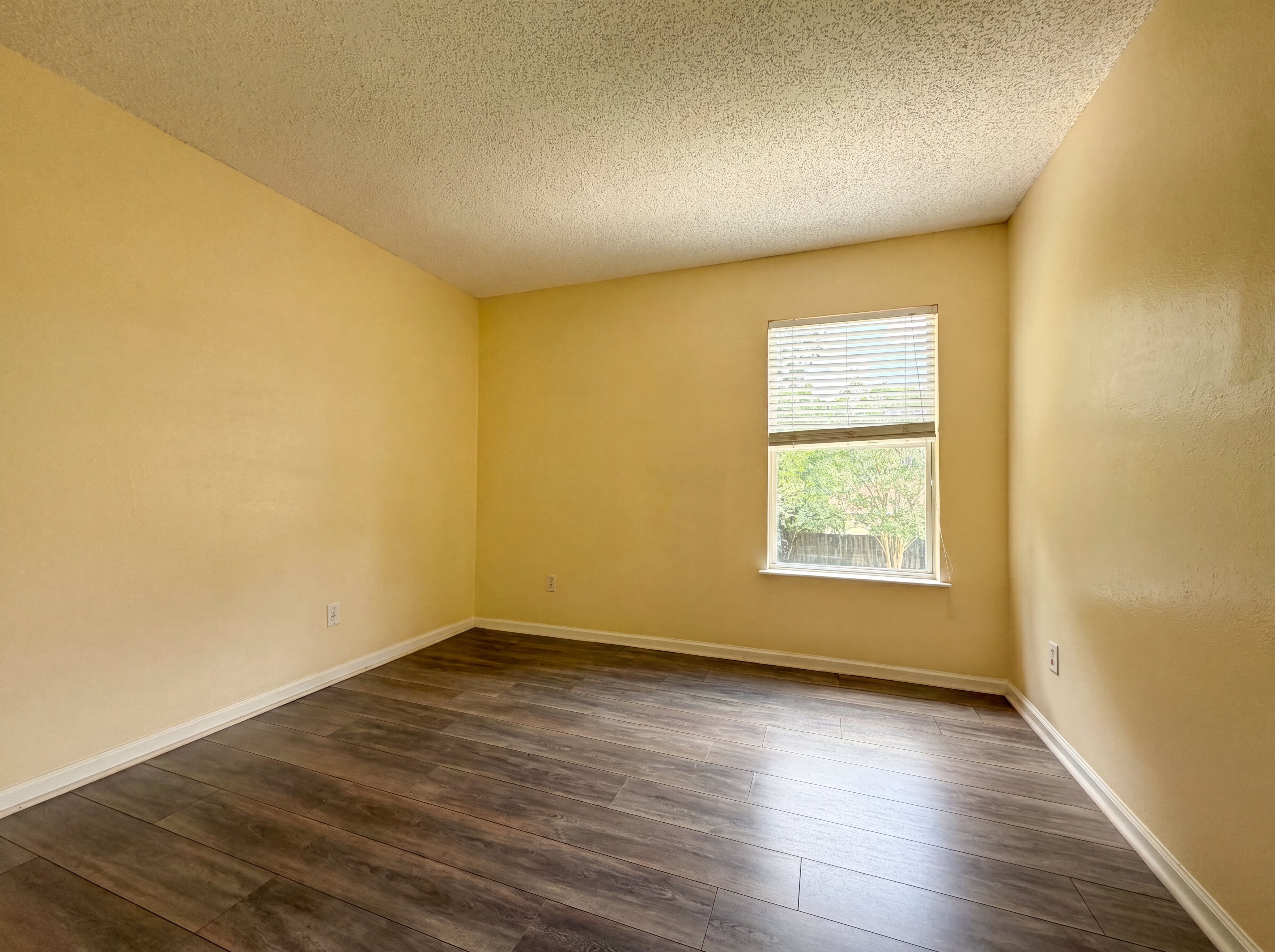 Photo 17 of 27 of 7002 Beekman Lake Dr, Jacksonville, FL