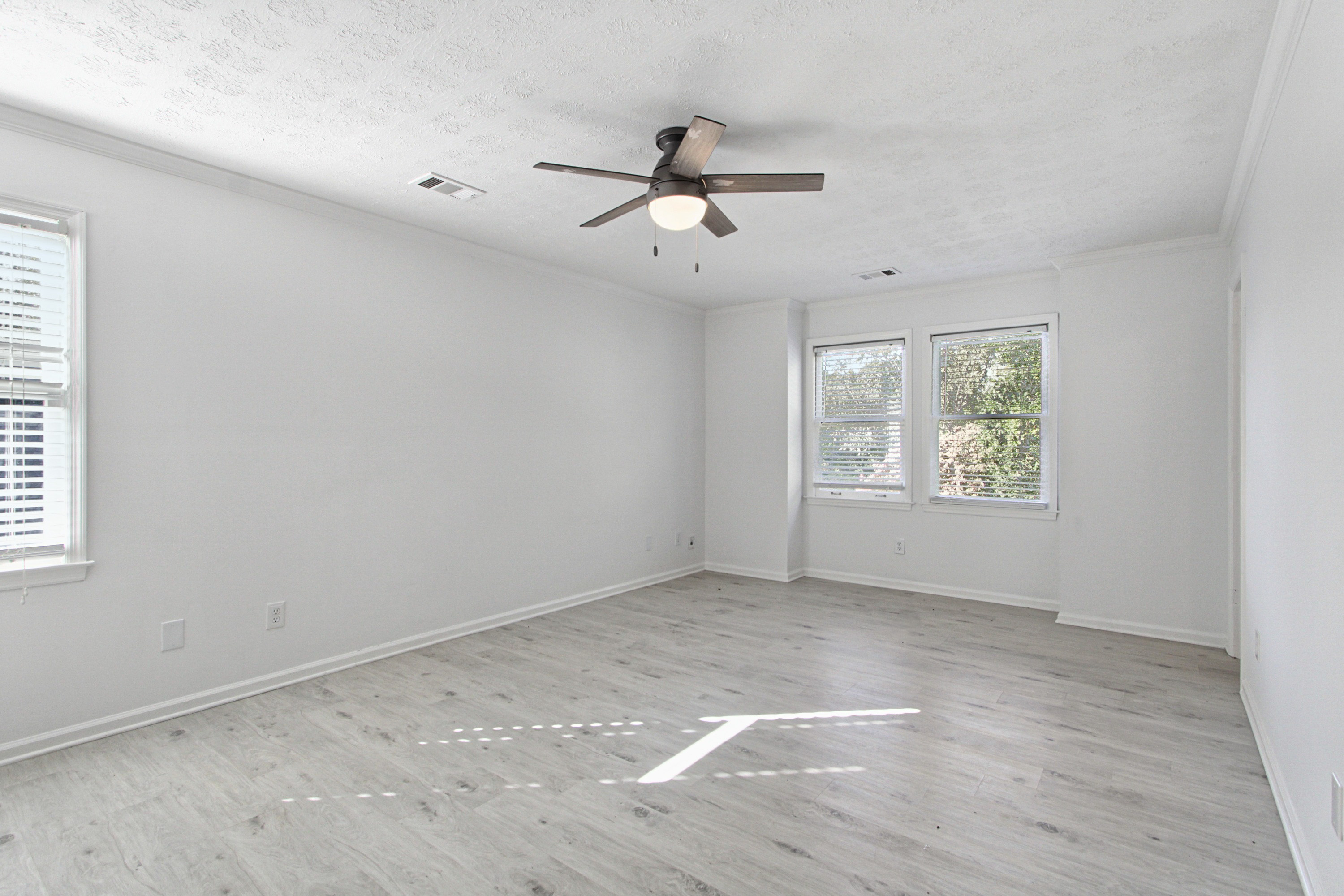 Photo 4 of 54 of 945 Brandon Ridge Dr, Roswell, GA