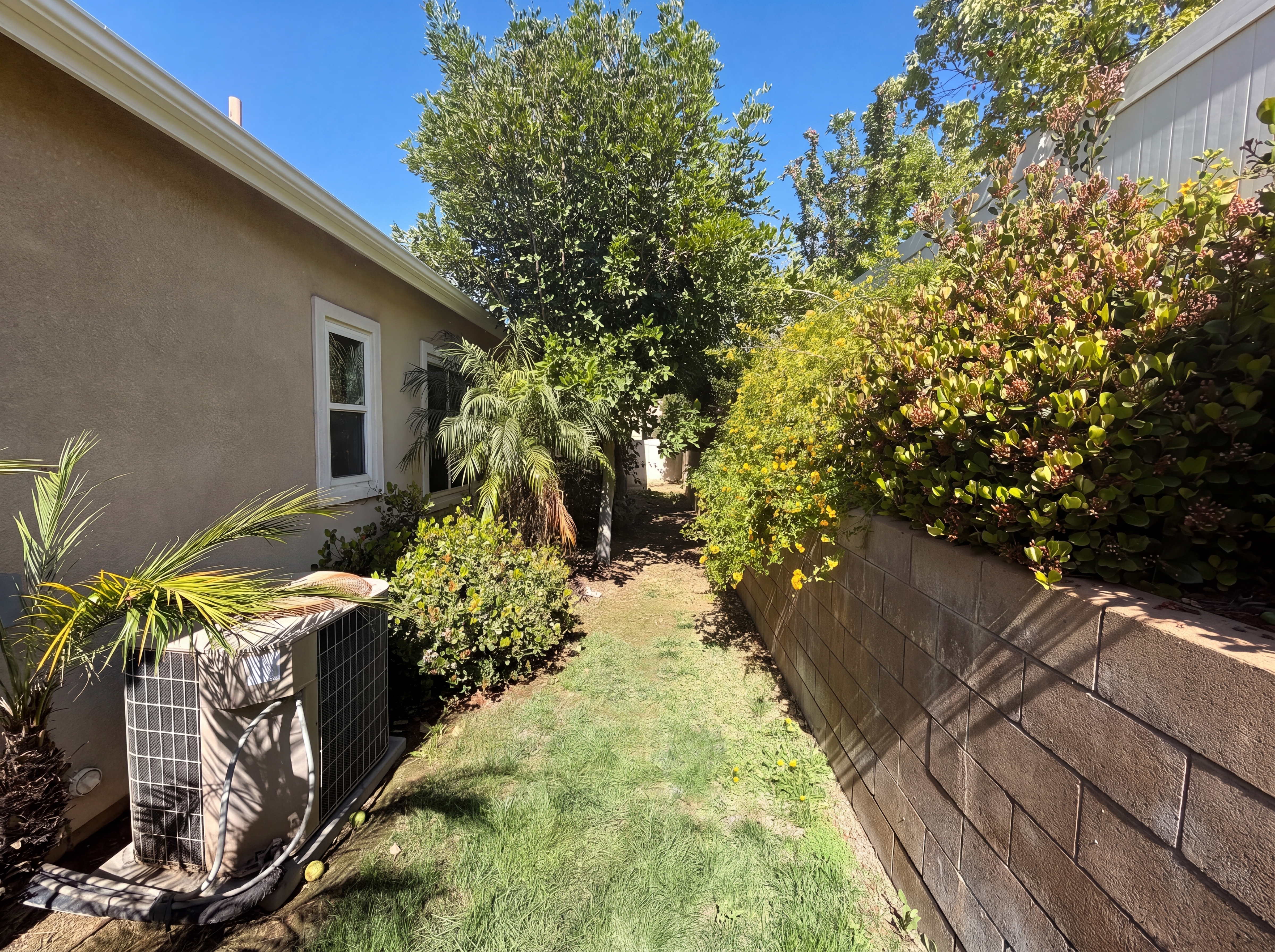 Photo 9 of 23 of 738 Flower St, Beaumont, CA