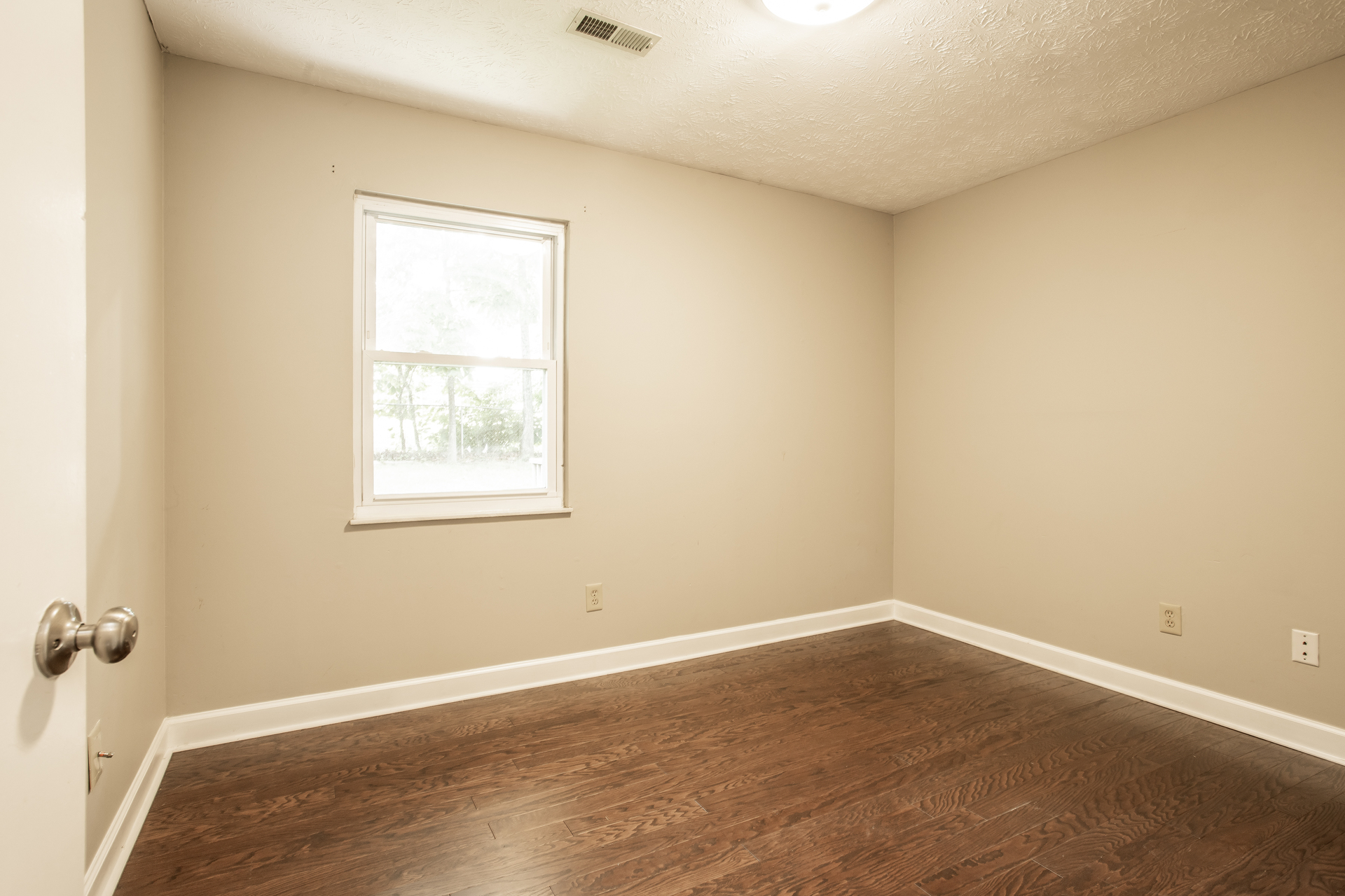 Photo 14 of 21 of 6009 Woodbark Trce, Knoxville, TN