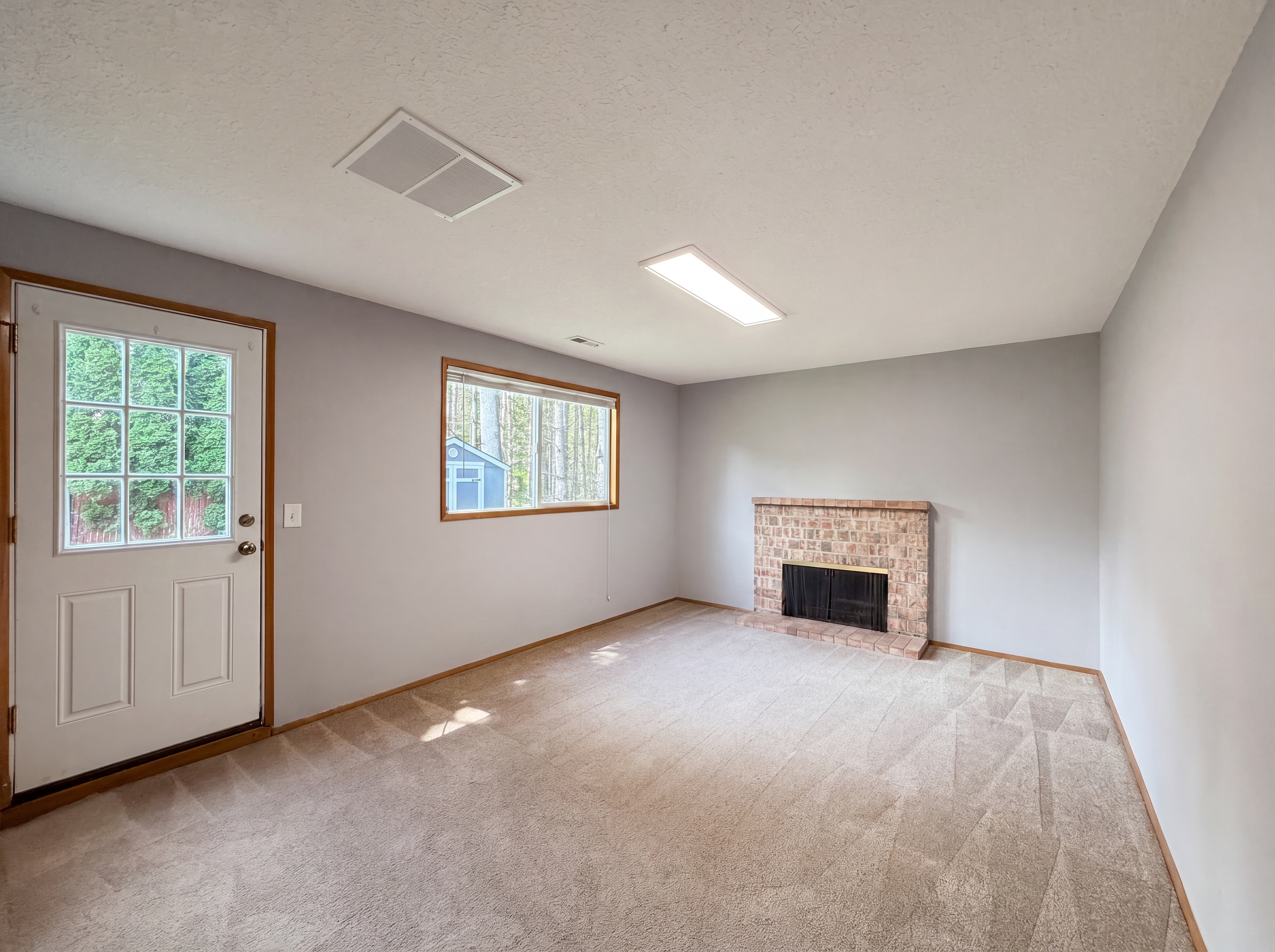 Photo 3 of 18 of 20860 SW Parker Ct, Beaverton, OR