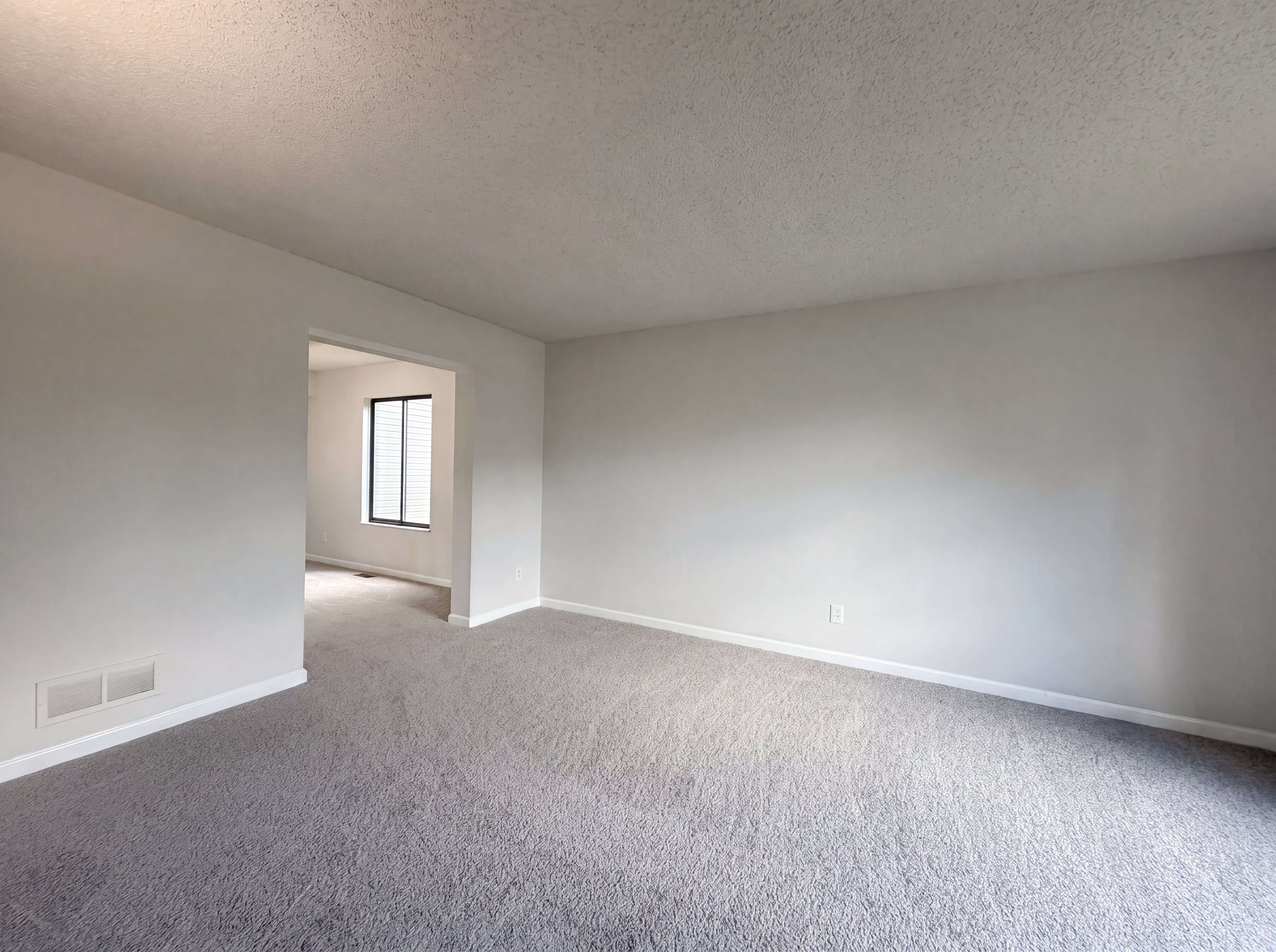 Photo 15 of 41 of 3581 Meadowgate Ct, Pickerington, OH