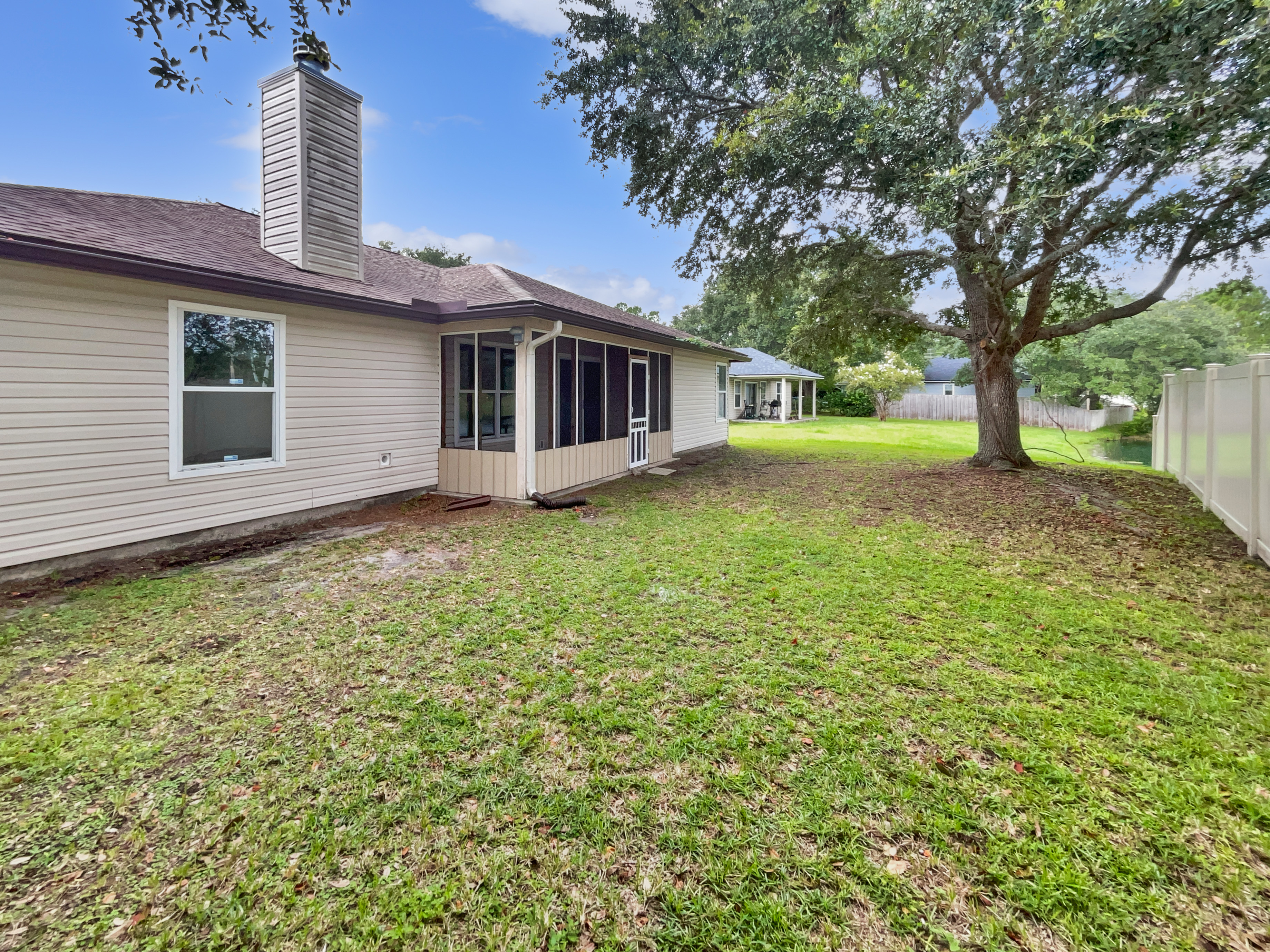 Photo 8 of 25 of 6899 Clinton Corners Dr W, Jacksonville, FL