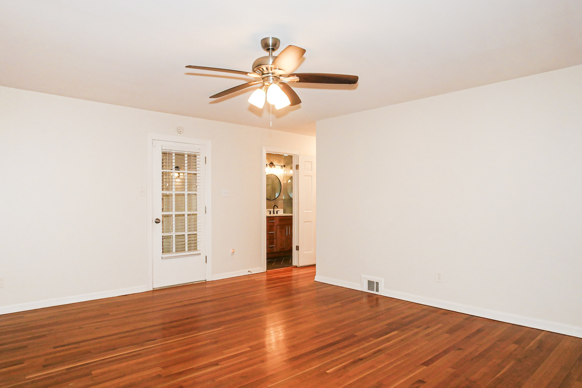 Photo 14 of 22 of 2415 Kirby Rd, Memphis, TN
