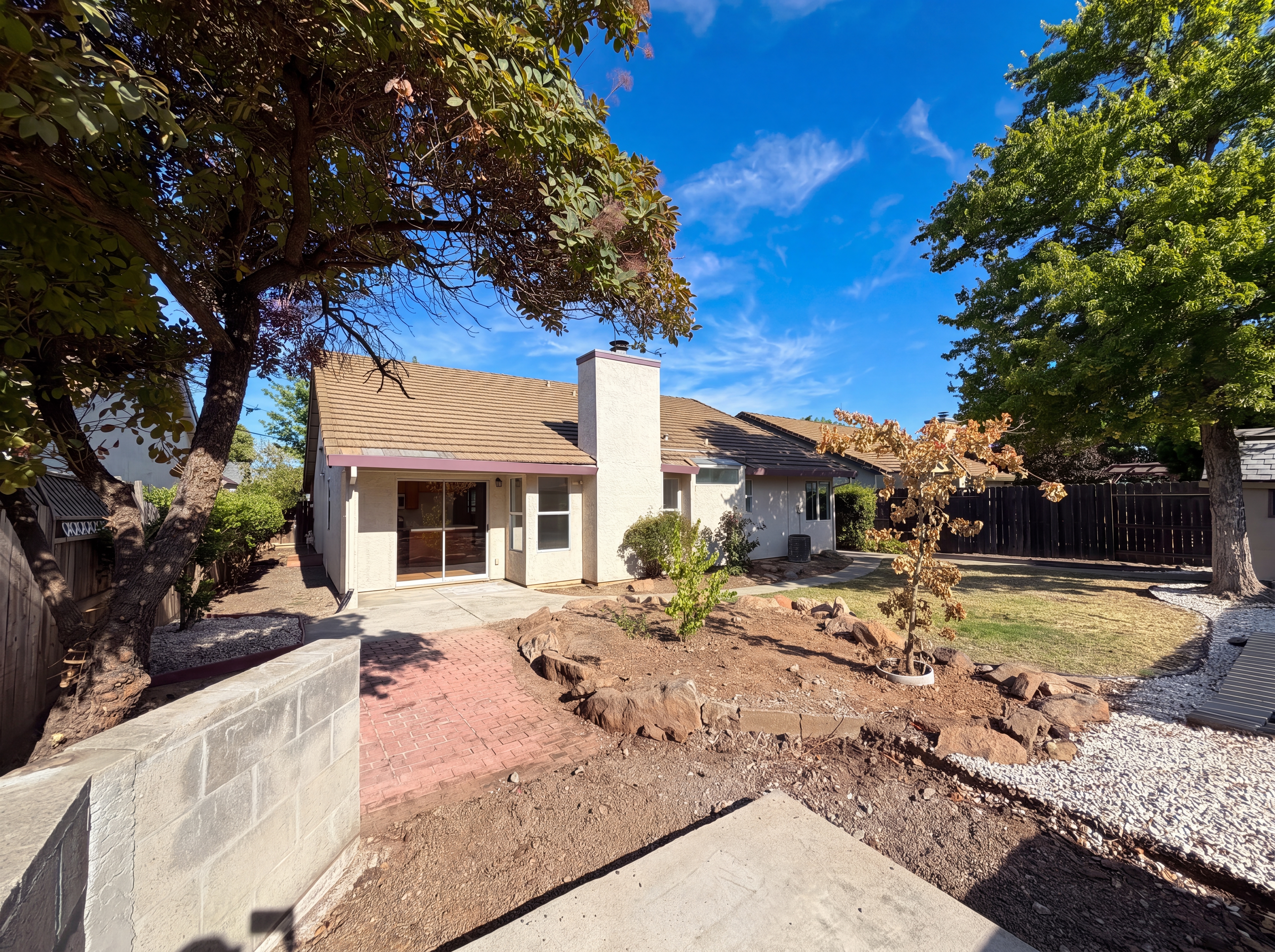 Photo 5 of 35 of 8027 Montevina Dr, Sacramento, CA
